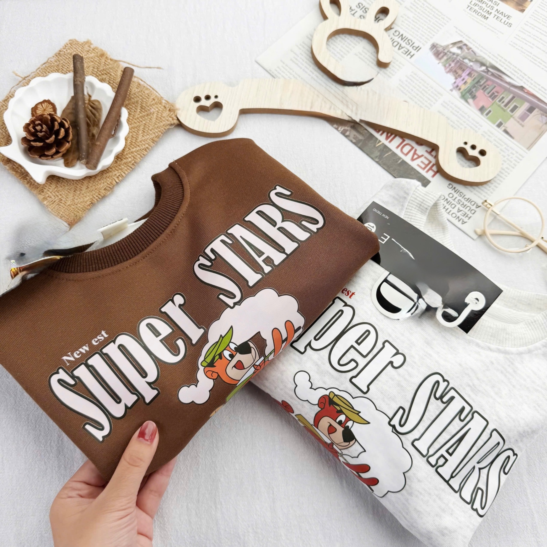 AB837 - SET 2 ÁO BÉ TRAI NỈ HAIDA SUPER STAR nâu ghi