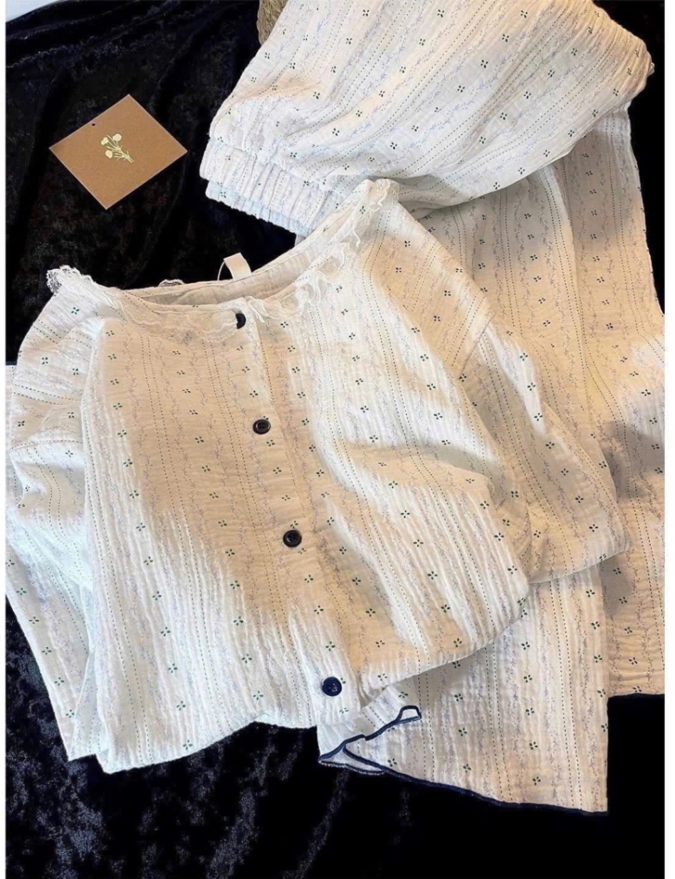 S224 - BỘ PYJAMA NỮ THÔ ĐŨI TRẮNG HOA NHÍ CỔ REN