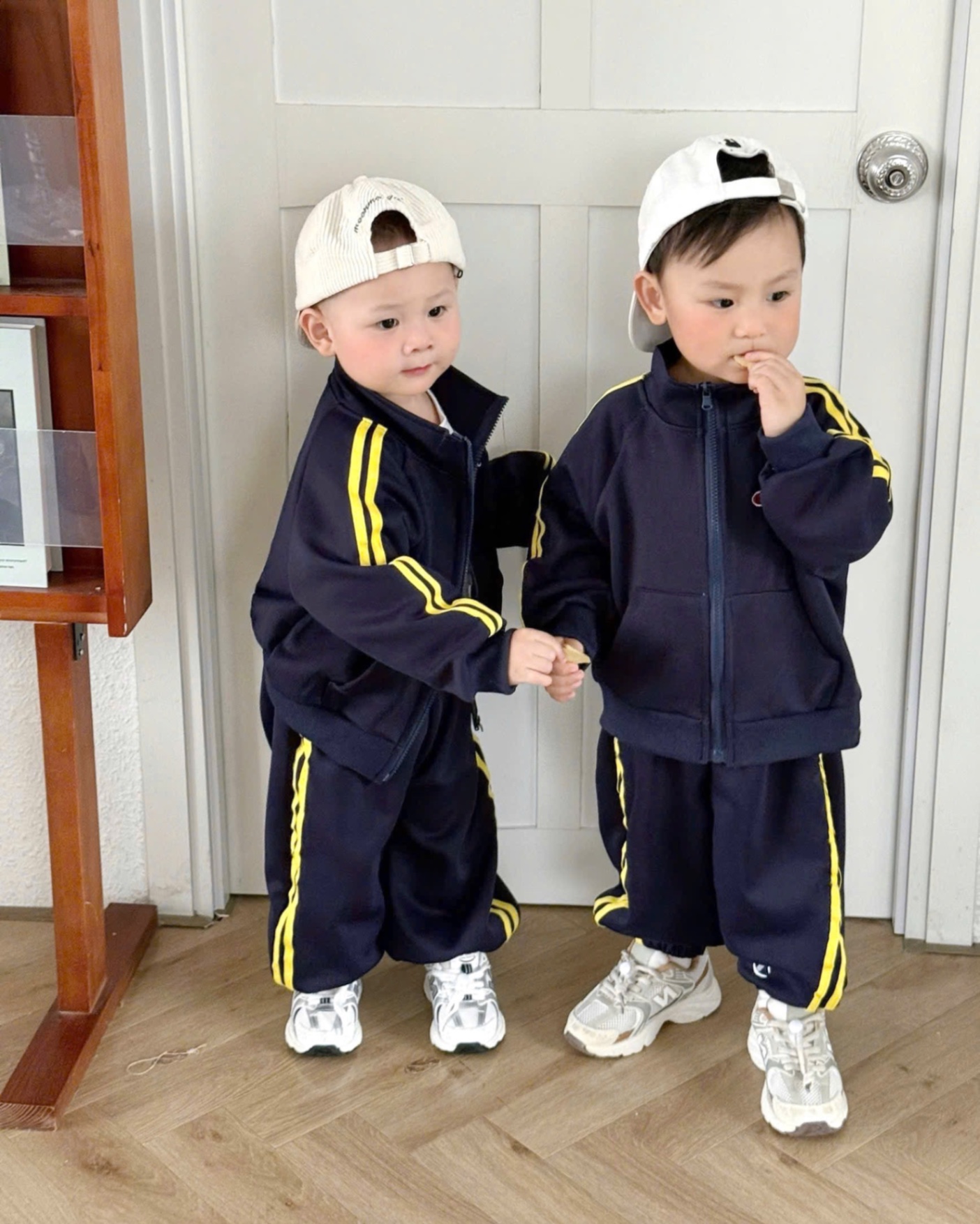 T035 - BỘ NỈ KHOÁ BÉ TRAI THÊU CHAMPION CHẠY SỌC