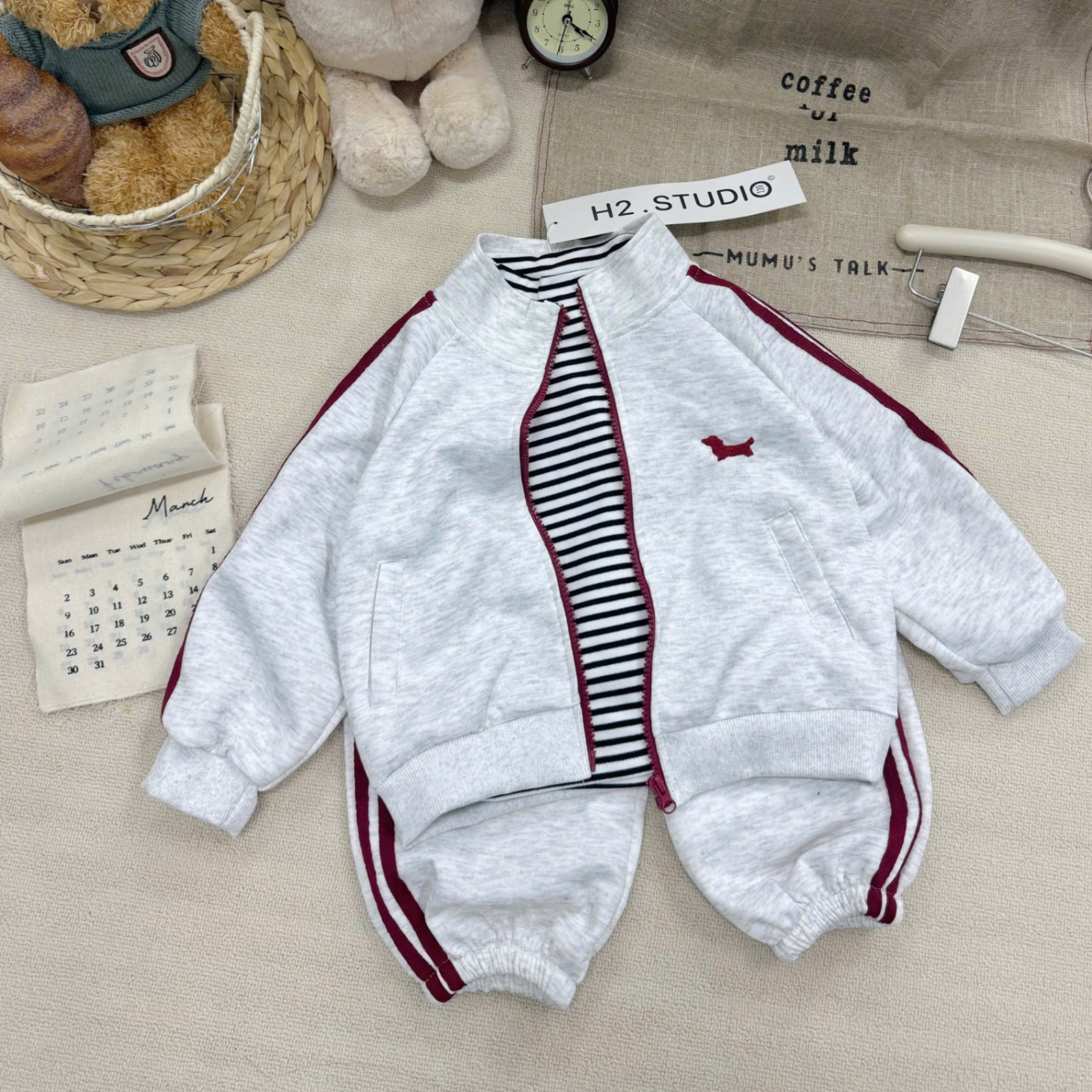 T039 - BỘ NỈ BÉ TRAI KHOÁ GHI KHOÁ ĐỎ THÊU CHÓ