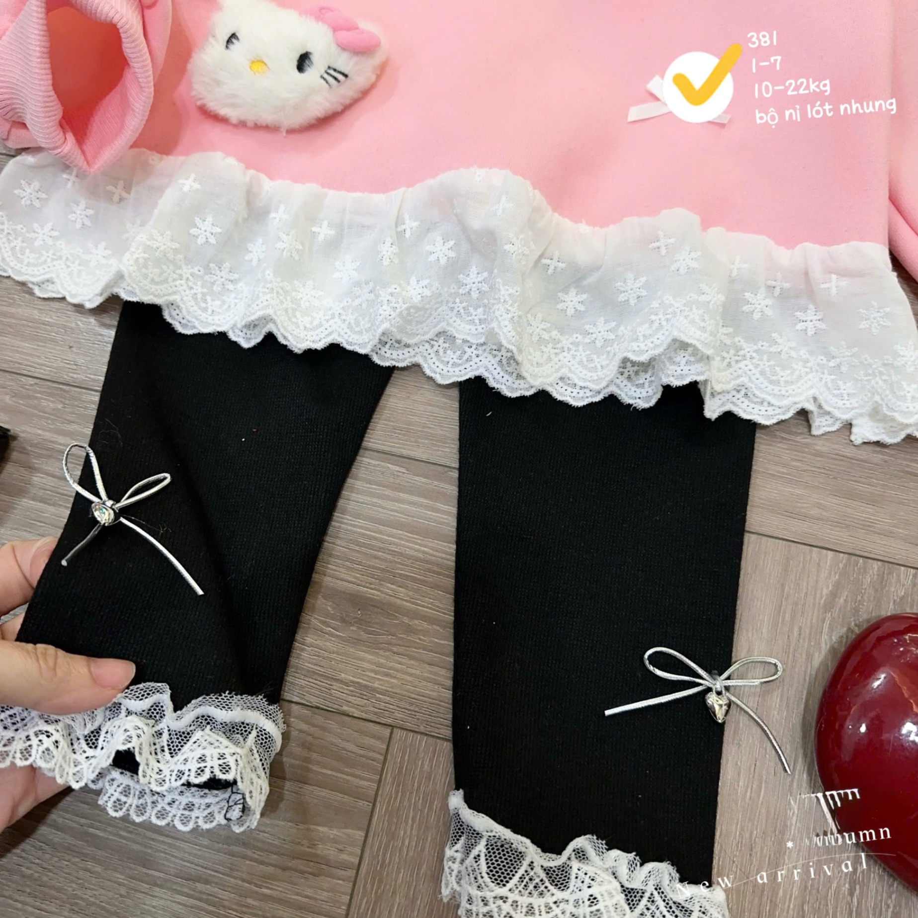 G840 - BỘ BÉ GÁI NỈ LÓT NHUNG KITTY NỔI PHỐI REN