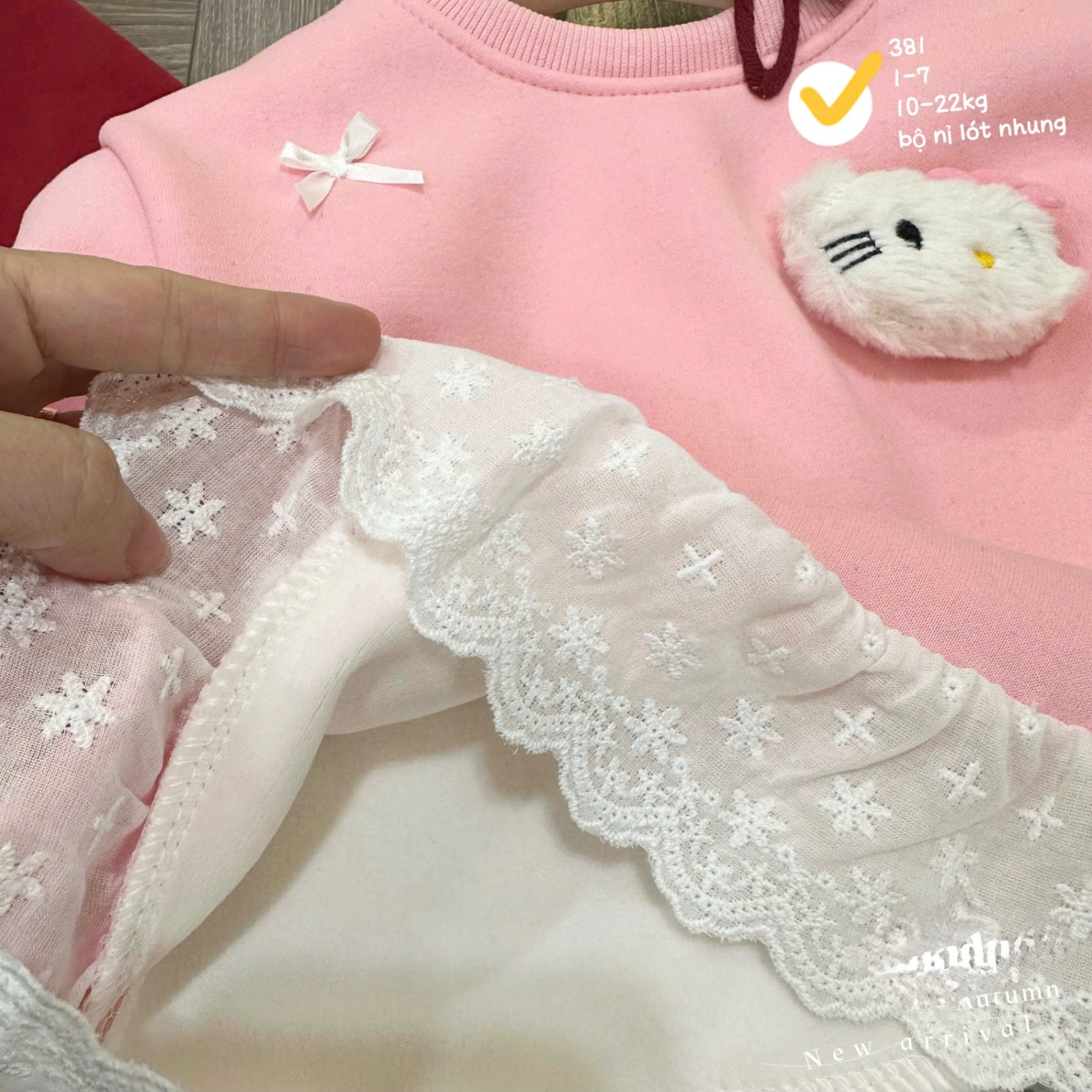 G840 - BỘ BÉ GÁI NỈ LÓT NHUNG KITTY NỔI PHỐI REN