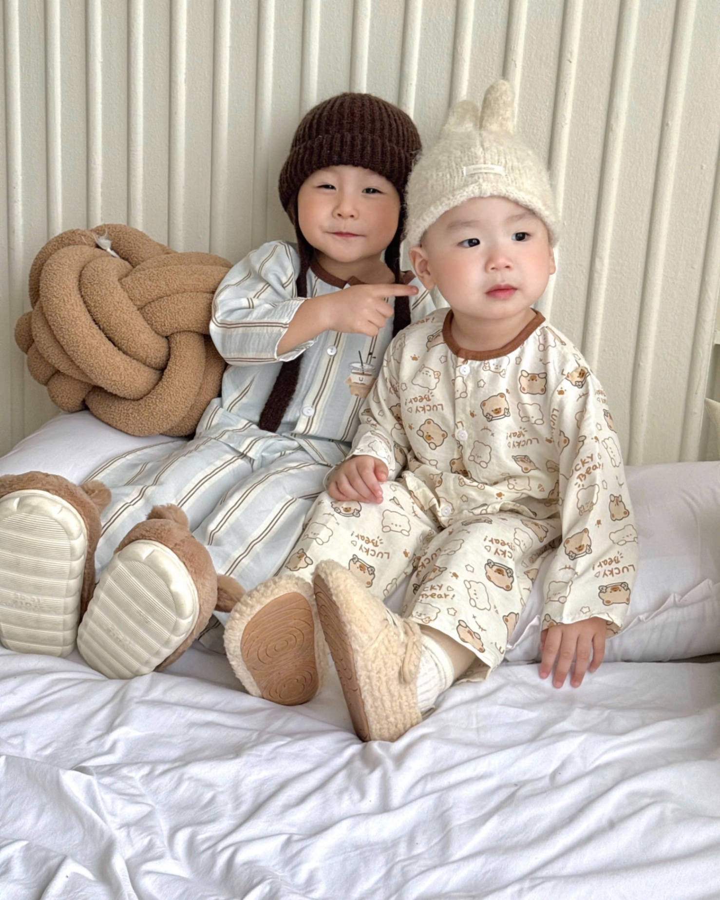T052 - SET 2 BỘ BÉ TRAI PYJAMA CỔ TRÒN GẤU NÂU xanh be