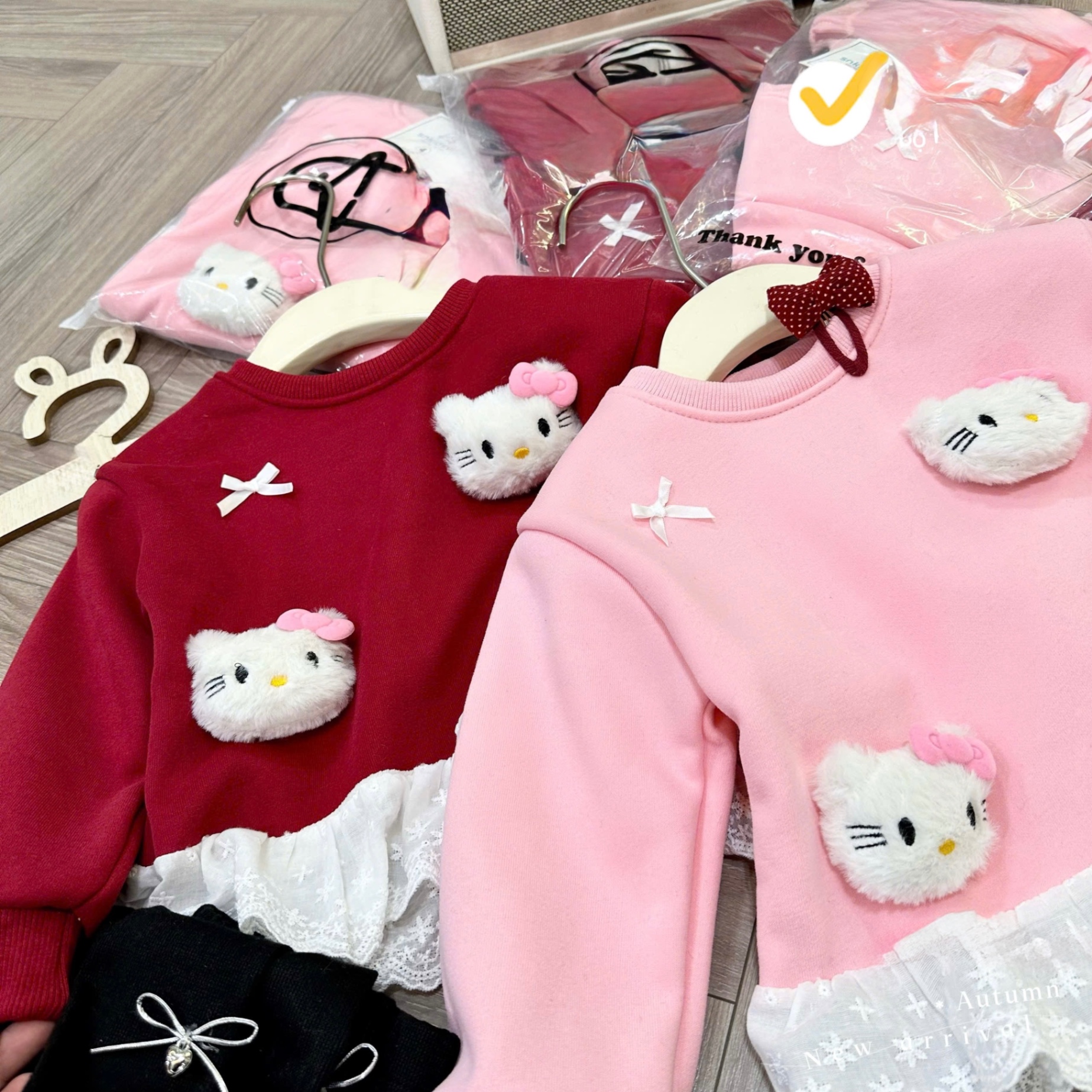 G840 - BỘ BÉ GÁI NỈ LÓT NHUNG KITTY NỔI PHỐI REN