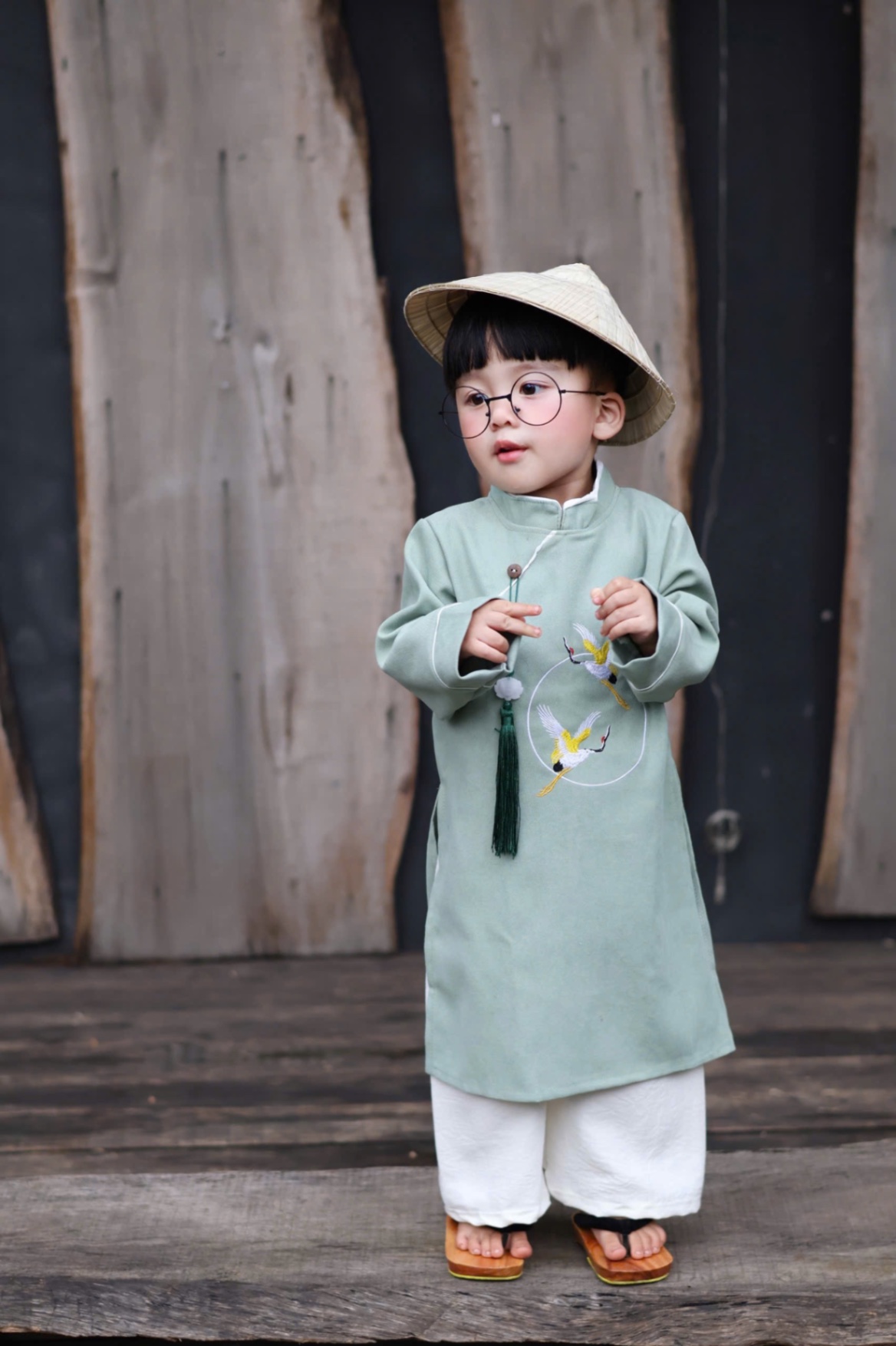 T057 - SET ÁO DÀI BÉ TRAI XANH ĐỎ THÊU HẠC