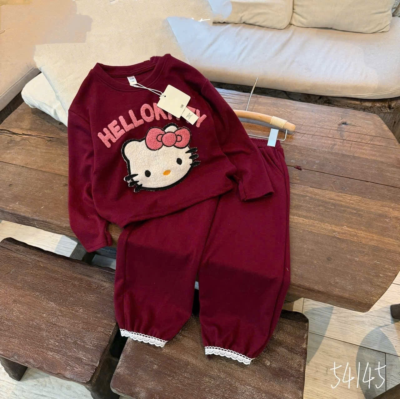G847 - BỘ BÉ GÁI TĂM THỎ THÊU KITTY XÙ QUẦN BOM REN