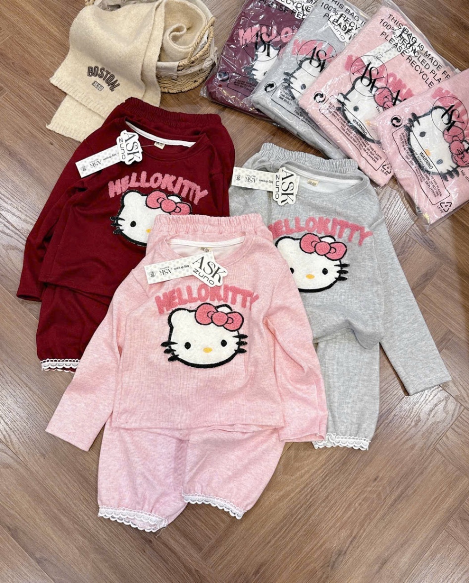 G847 - BỘ BÉ GÁI TĂM THỎ THÊU KITTY XÙ QUẦN BOM REN