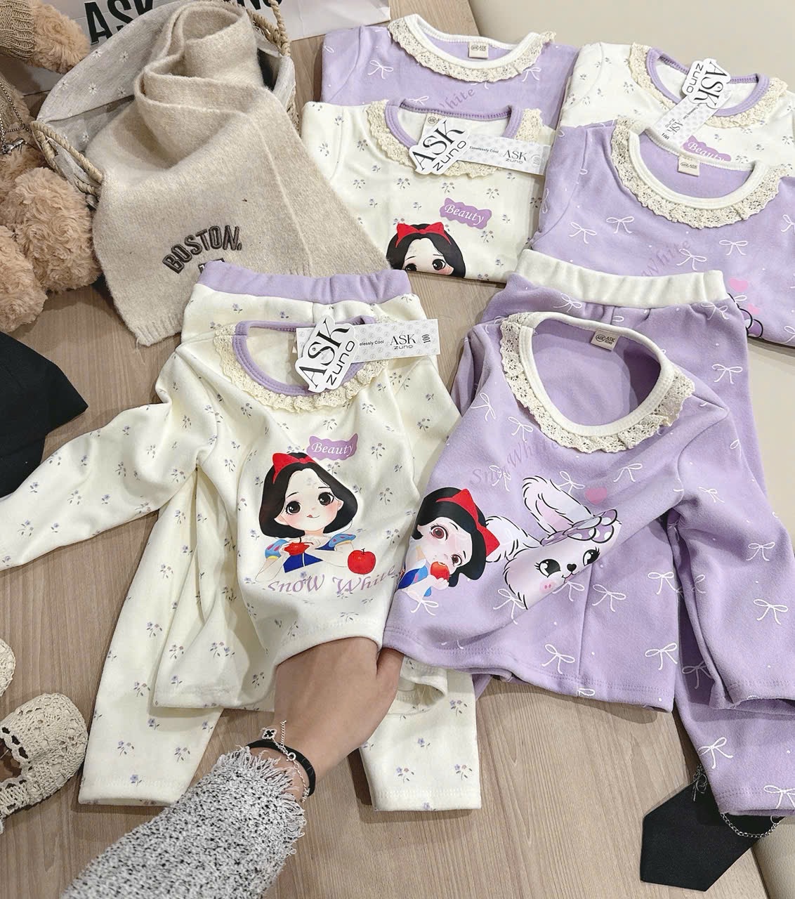 G845 - SET 2 BỘ BÉ GÁI ZIP LÔNG CỔ REN BẠCH TUYẾT HOA NHÍ