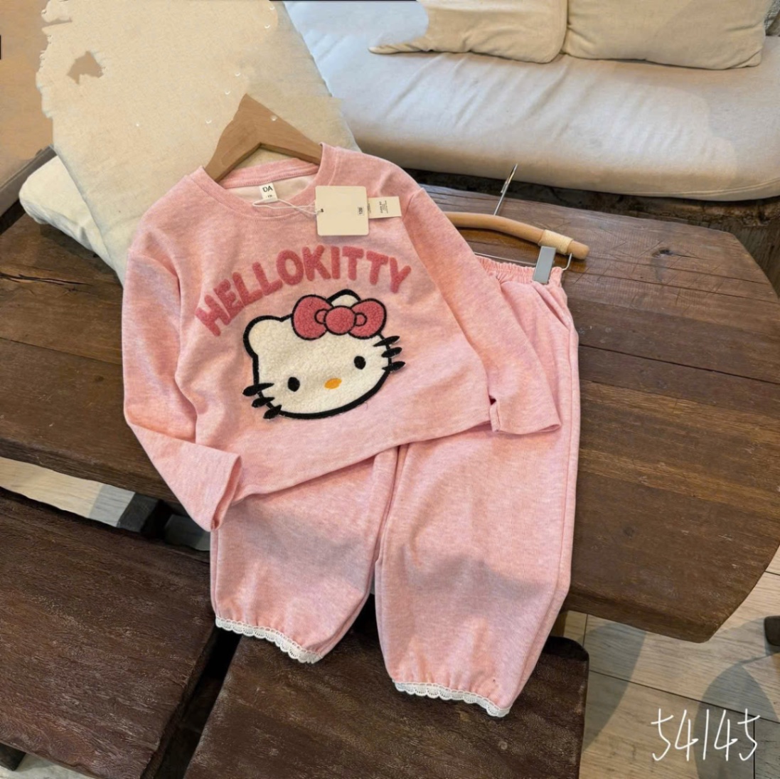 G847 - BỘ BÉ GÁI TĂM THỎ THÊU KITTY XÙ QUẦN BOM REN