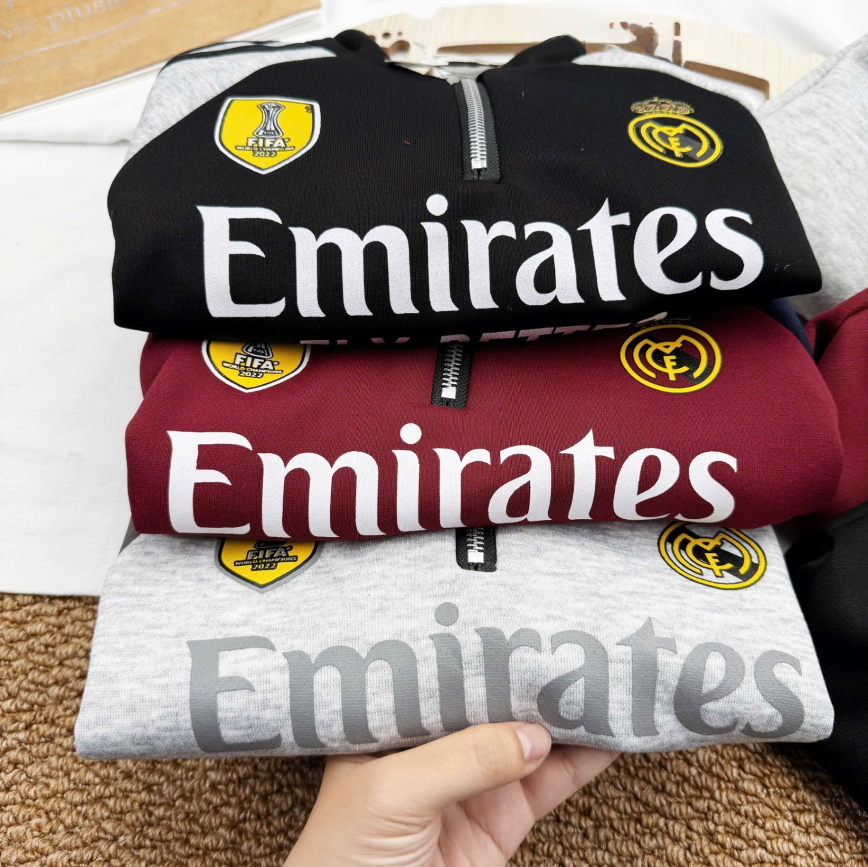 T062 - BỘ NỈ BÉ TRAI HAIDA CỔ KHOÁ PHỐI TAY Emirates