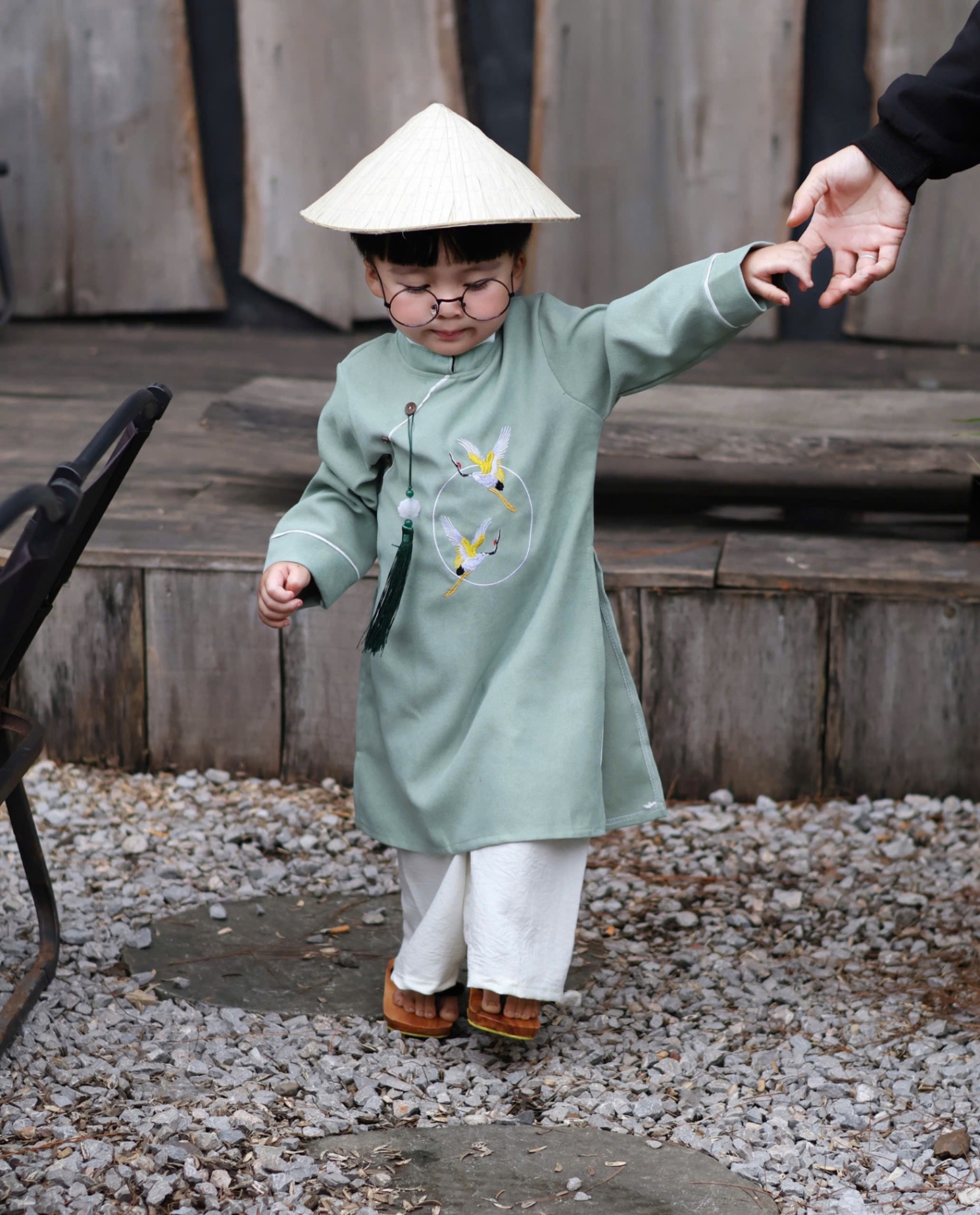 T057 - SET ÁO DÀI BÉ TRAI XANH ĐỎ THÊU HẠC