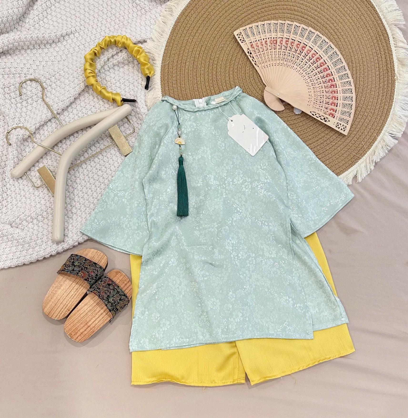 G854 - SET ÁO DÀI BÉ GÁI XANH NGỌC HOA CÚC QUẦN VÀNG