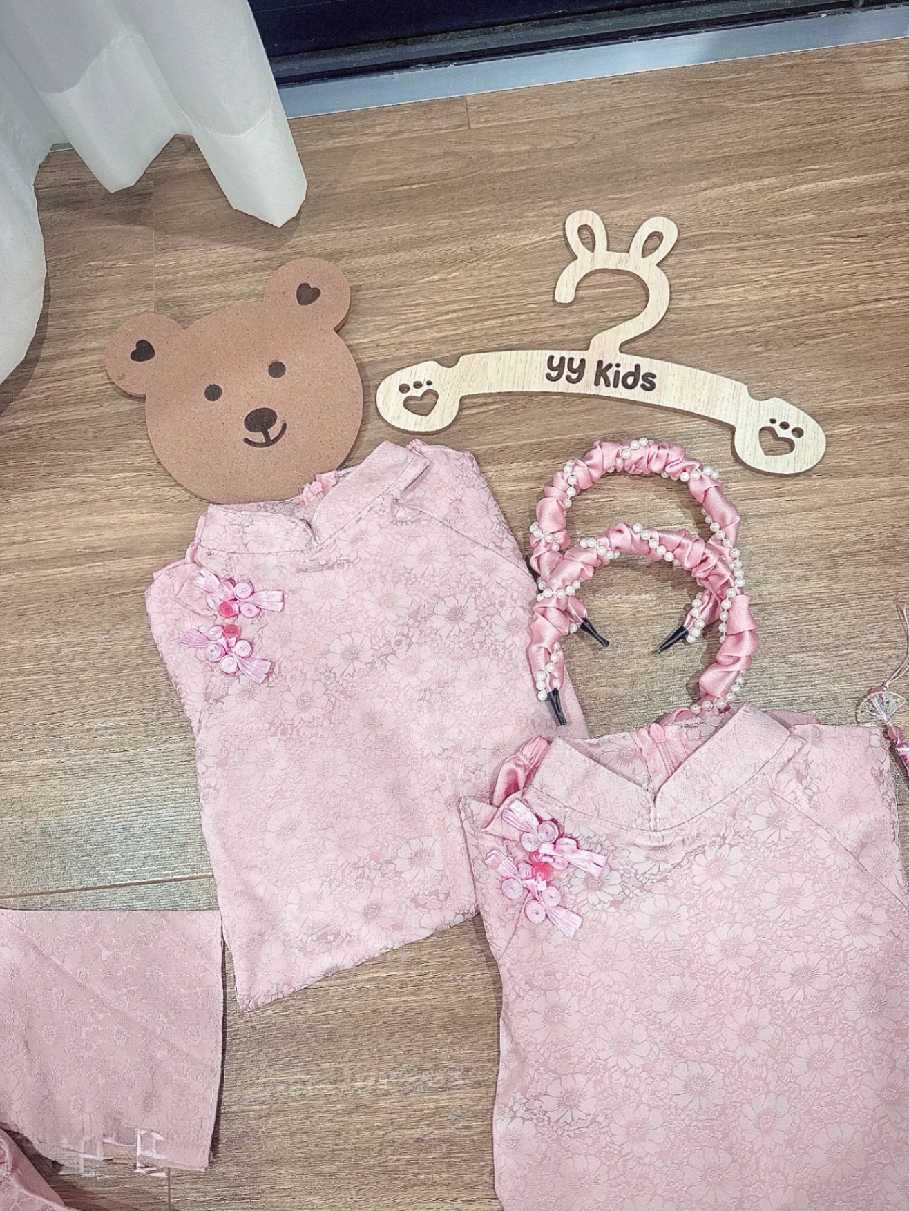 G859 - SET ÁO DÀI BÉ GÁI LỤA VÂN HOA HỒNG 4CT