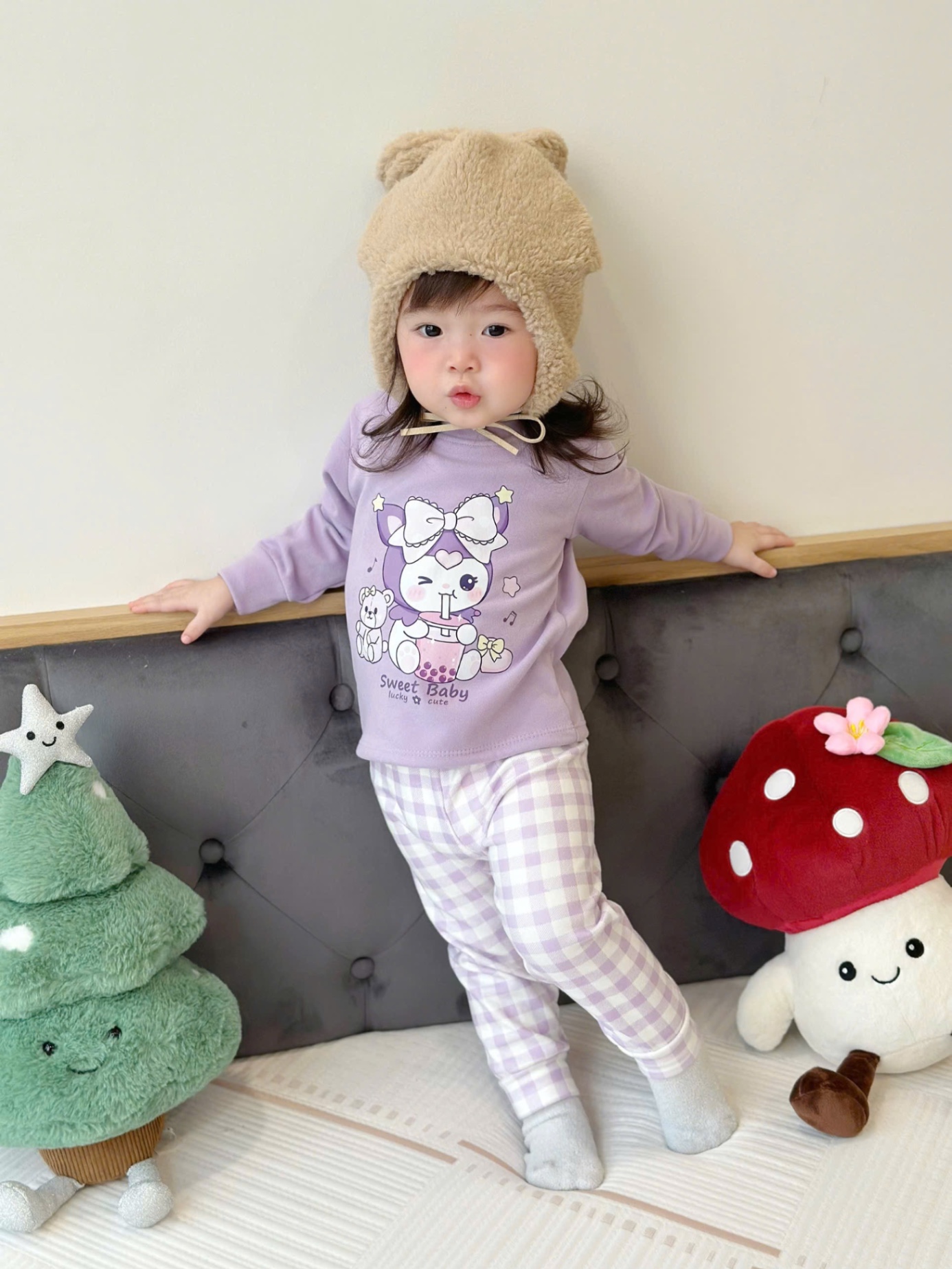 G862 - BỘ BÉ GÁI ZIP LÔNG KITTY MELODY QUẦN CARO
