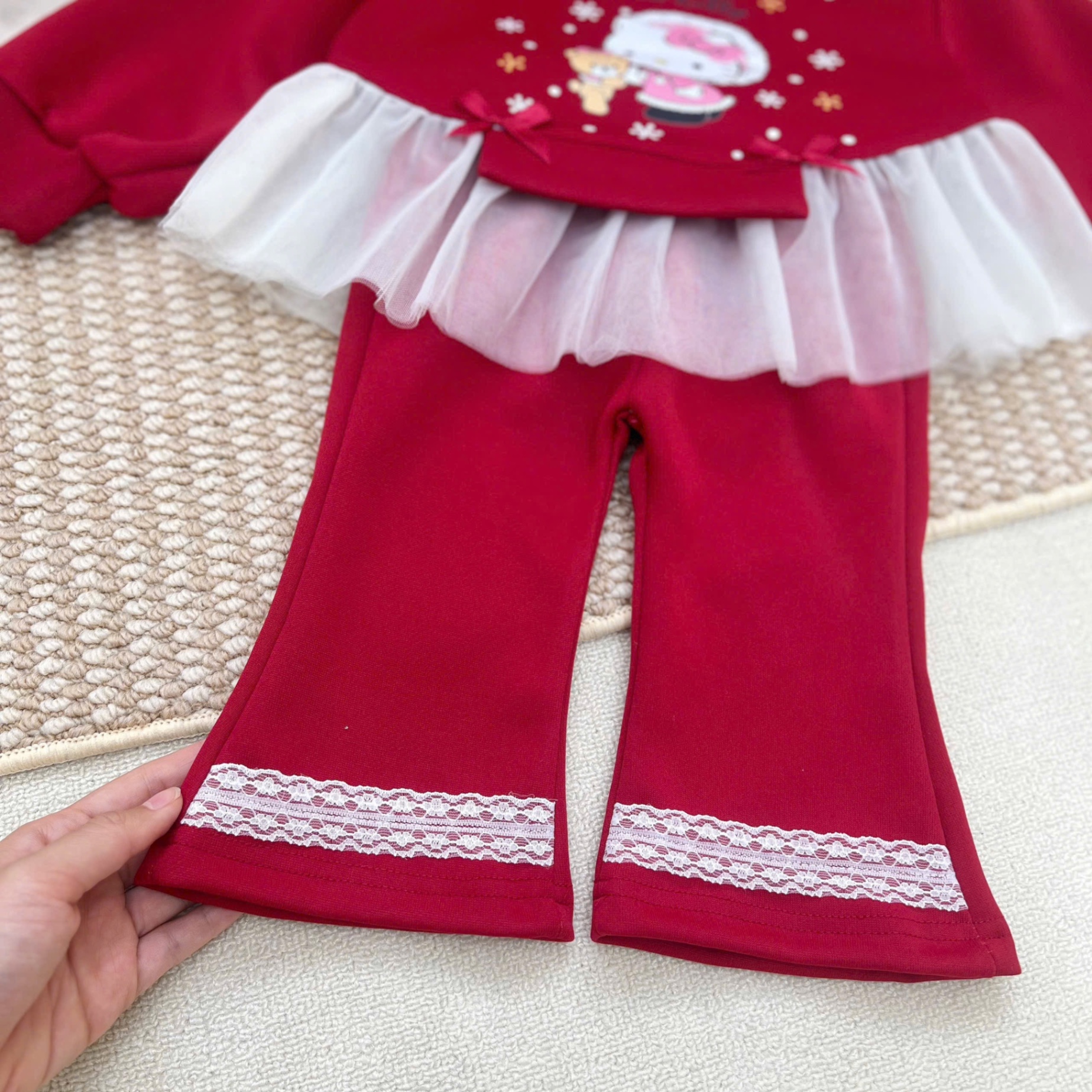 G861 - BỘ BÉ GÁI NỈ HAIDA XOÈ HELLO KITTY ĐỎ REN TRẮNG