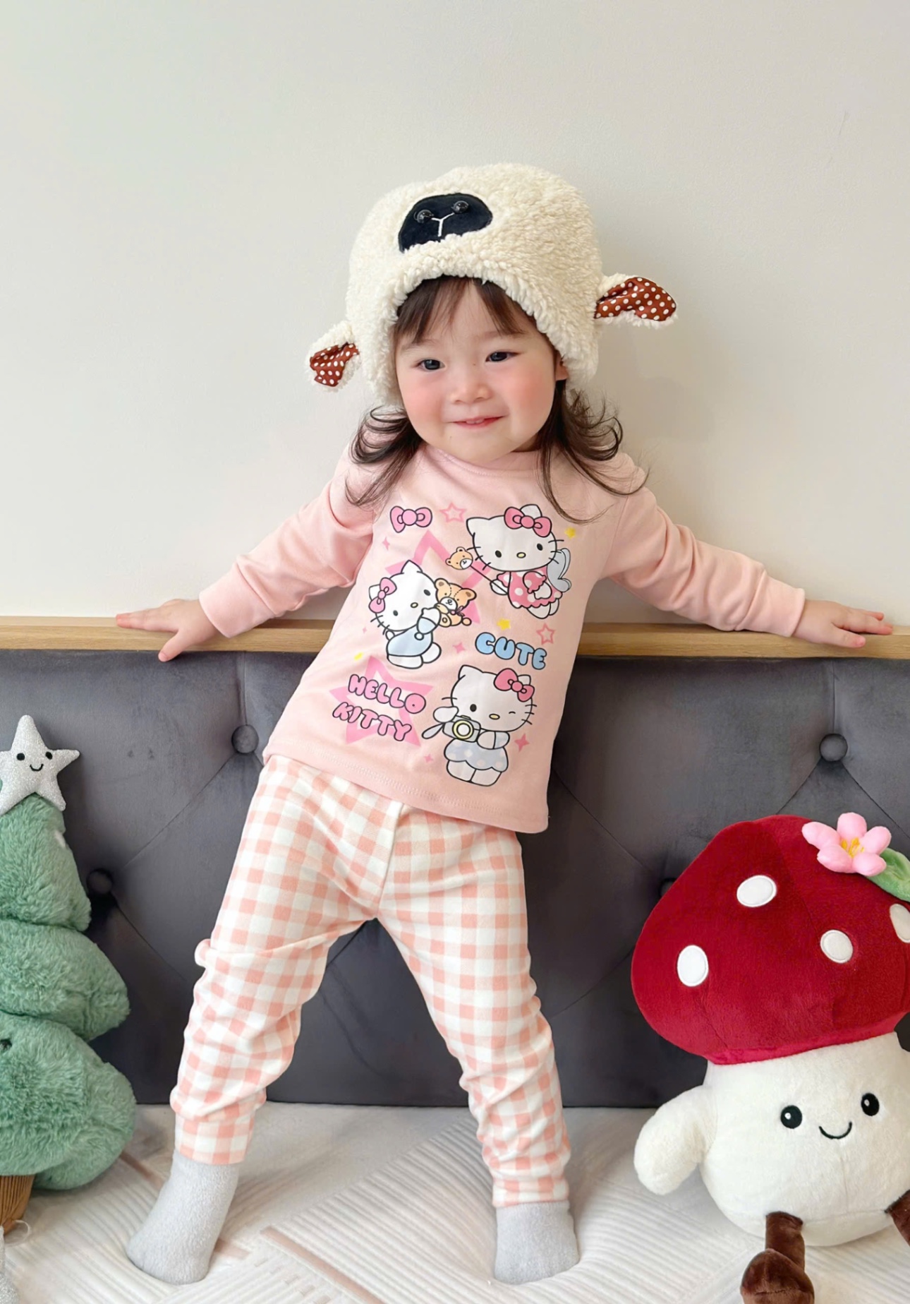 G862 - BỘ BÉ GÁI ZIP LÔNG KITTY MELODY QUẦN CARO
