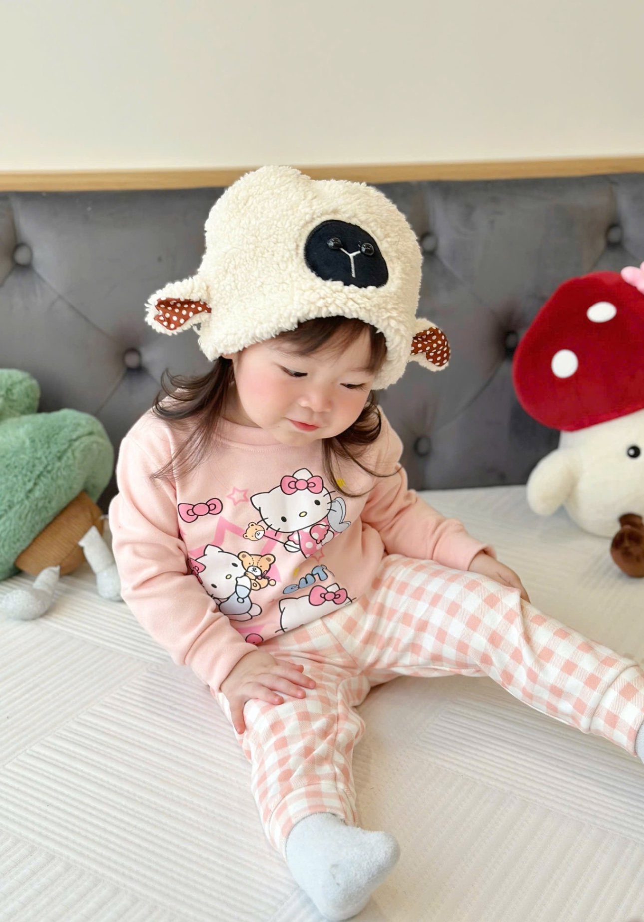 G862 - BỘ BÉ GÁI ZIP LÔNG KITTY MELODY QUẦN CARO