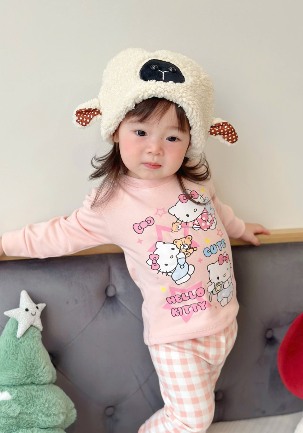 G862 - BỘ BÉ GÁI ZIP LÔNG KITTY MELODY QUẦN CARO