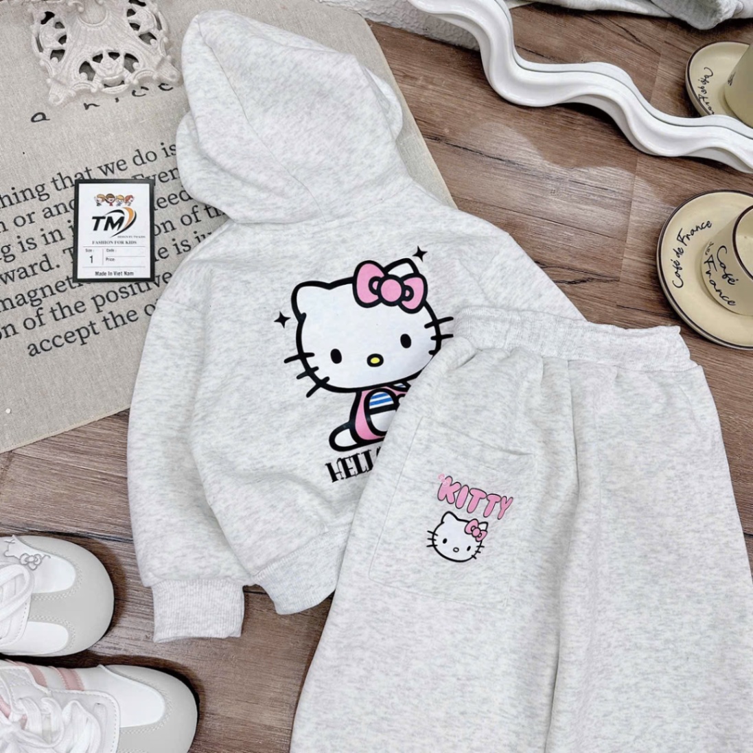 G867 - BỘ BÉ GÁI SIZE ĐẠI NỈ ÁO KHOÁC MŨ KITTY QUẦN SUÔNG