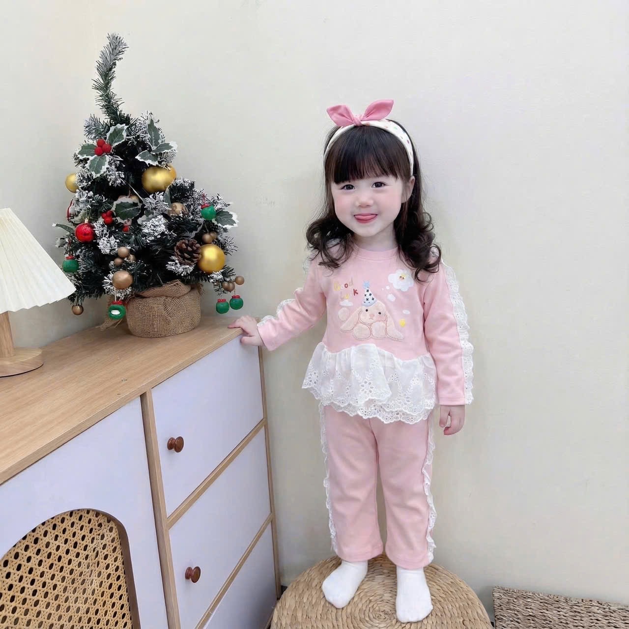 G868 - BỘ BÉ GÁI NỈ HAIDA THỎ GOOD LUCK REN TRẮNG