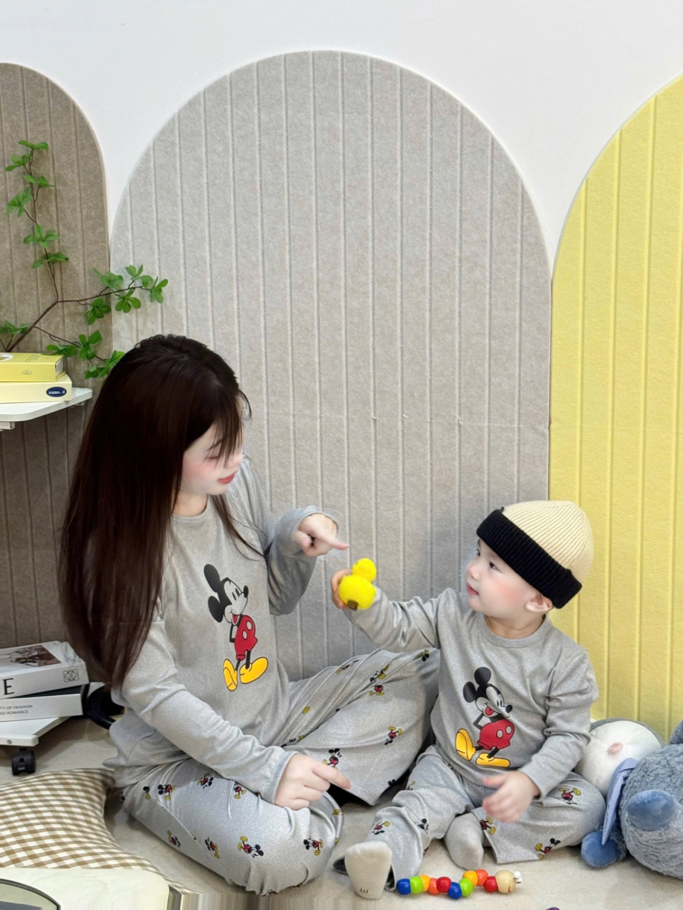 G869 - BỘ ĐỘ MẸ BÉ XÁM MICKEY QUẦN SUÔNG