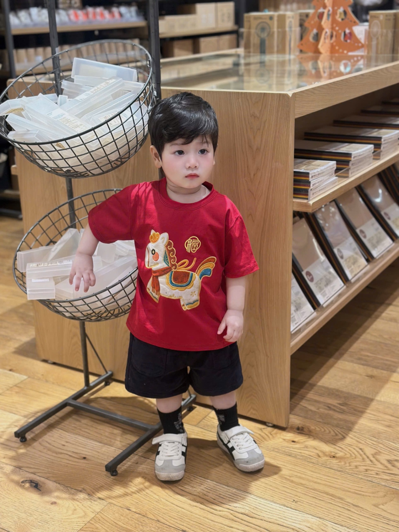 AB863 - ÁO PHÔNG GIA ĐÌNH ĐỎ NGỰA PONY KHĂN ĐỎ