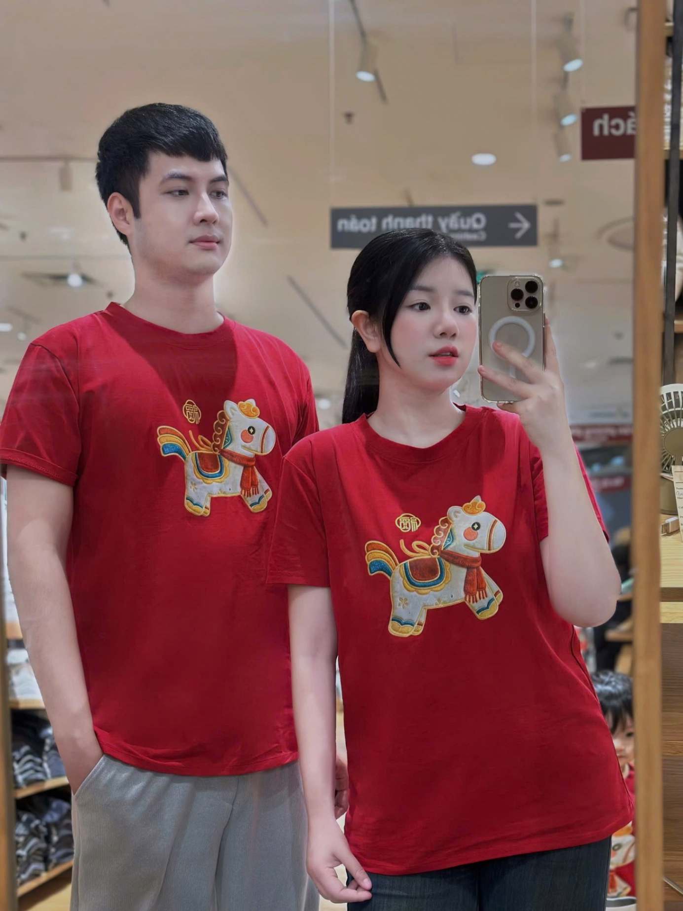 AB863 - ÁO PHÔNG GIA ĐÌNH ĐỎ NGỰA PONY KHĂN ĐỎ