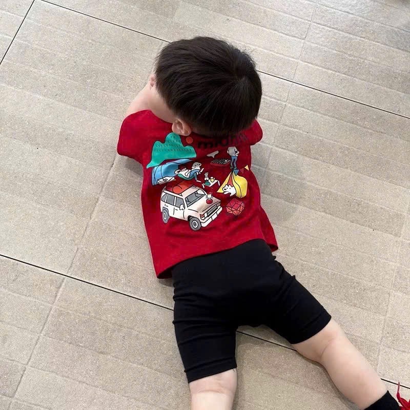 T098 - BỘ ĐÙI BÉ TRAI ÁO ĐỎ CHÓ MÂY QUẦN ĐEN