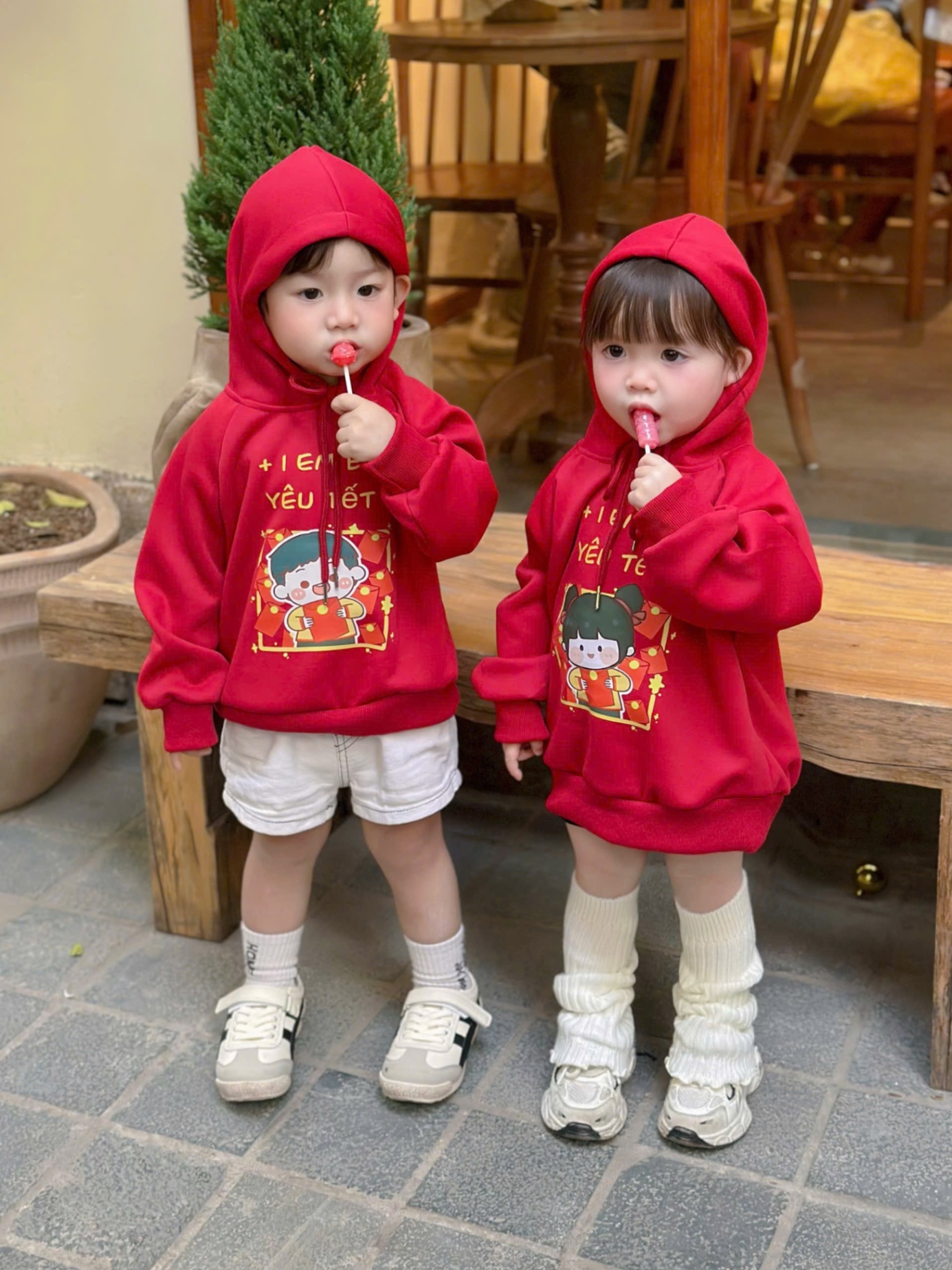 AB860 - ÁO BÉ NỈ HOODIE MŨ ĐỎ EM BÉ YÊU TẾT