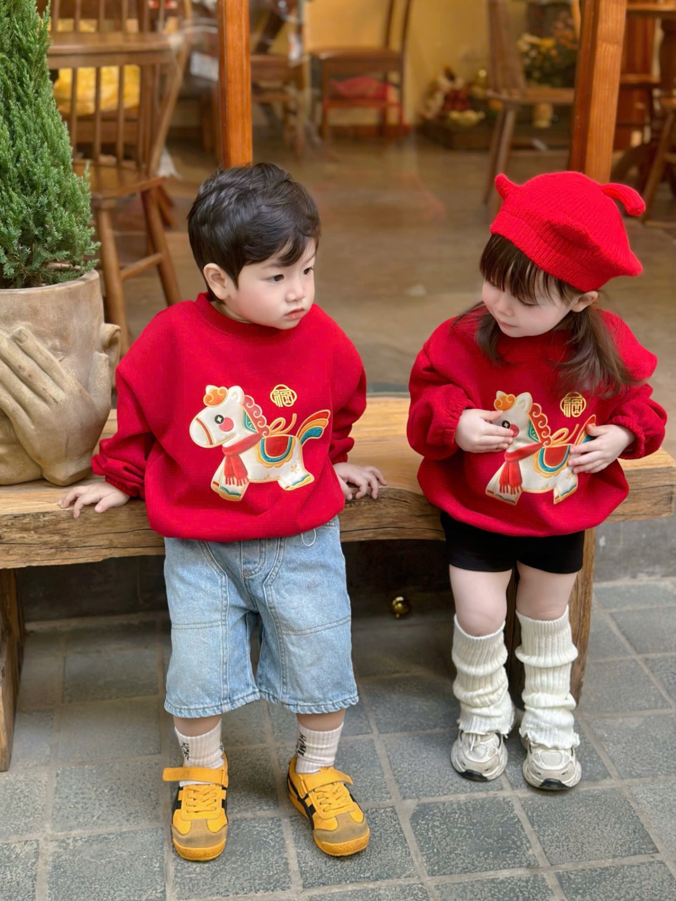AB861 - ÁO BÉ NỈ ĐỎ NGỰA PONY