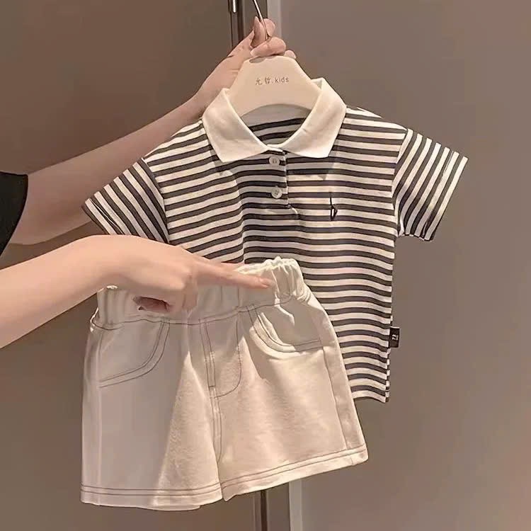T100 - BỘ ĐÙI BÉ TRAI ÁO POLO KẺ NGANG QUẦN TRẮNG