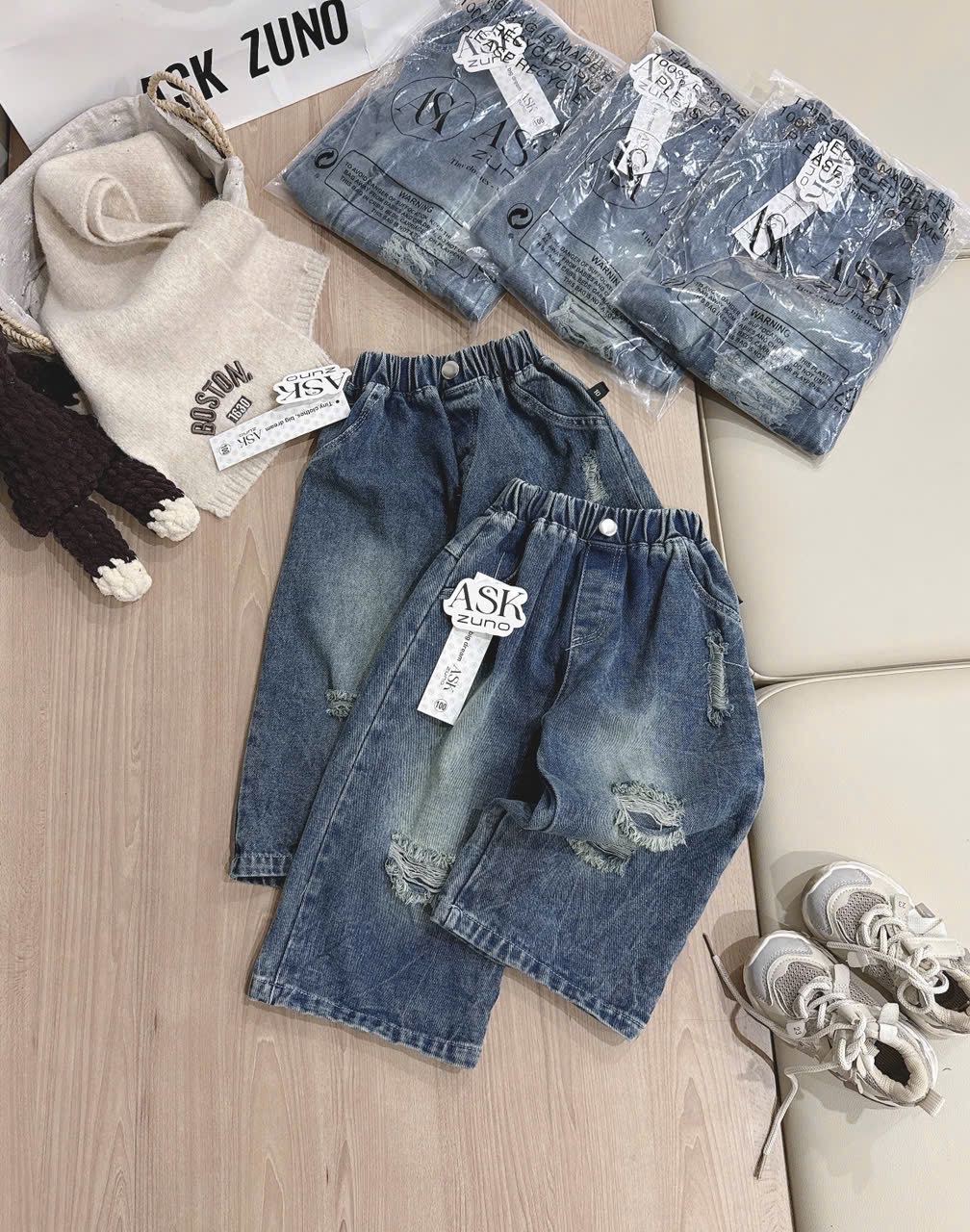 QB368 - QUẦN JEANS BÉ TRAI SUÔNG RÁCH 3 CHỖ