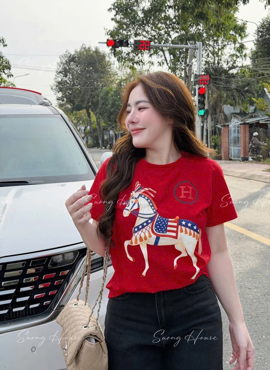 ANU340 - ÁO PHÔNG NỮ ĐỎ IN NGỰA CHỮ H