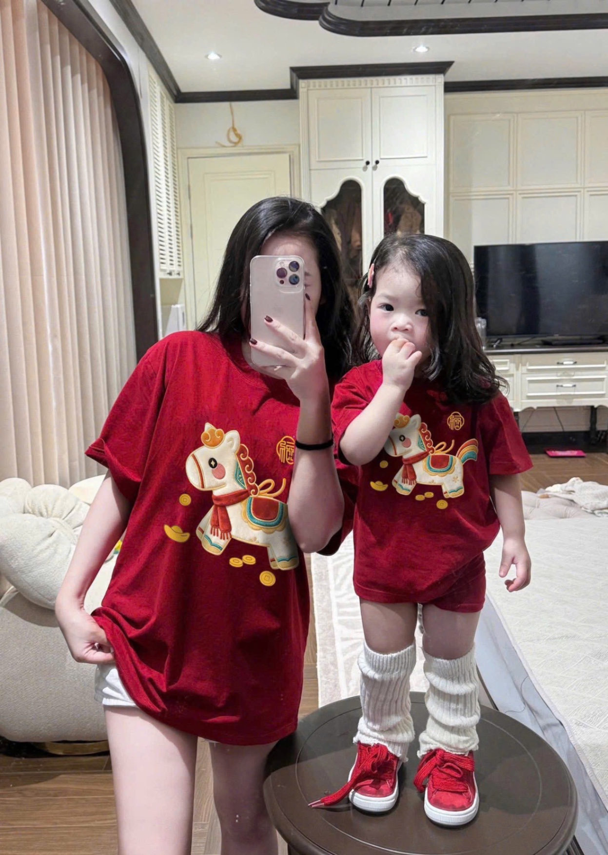 AB863 - ÁO PHÔNG GIA ĐÌNH ĐỎ NGỰA PONY KHĂN ĐỎ
