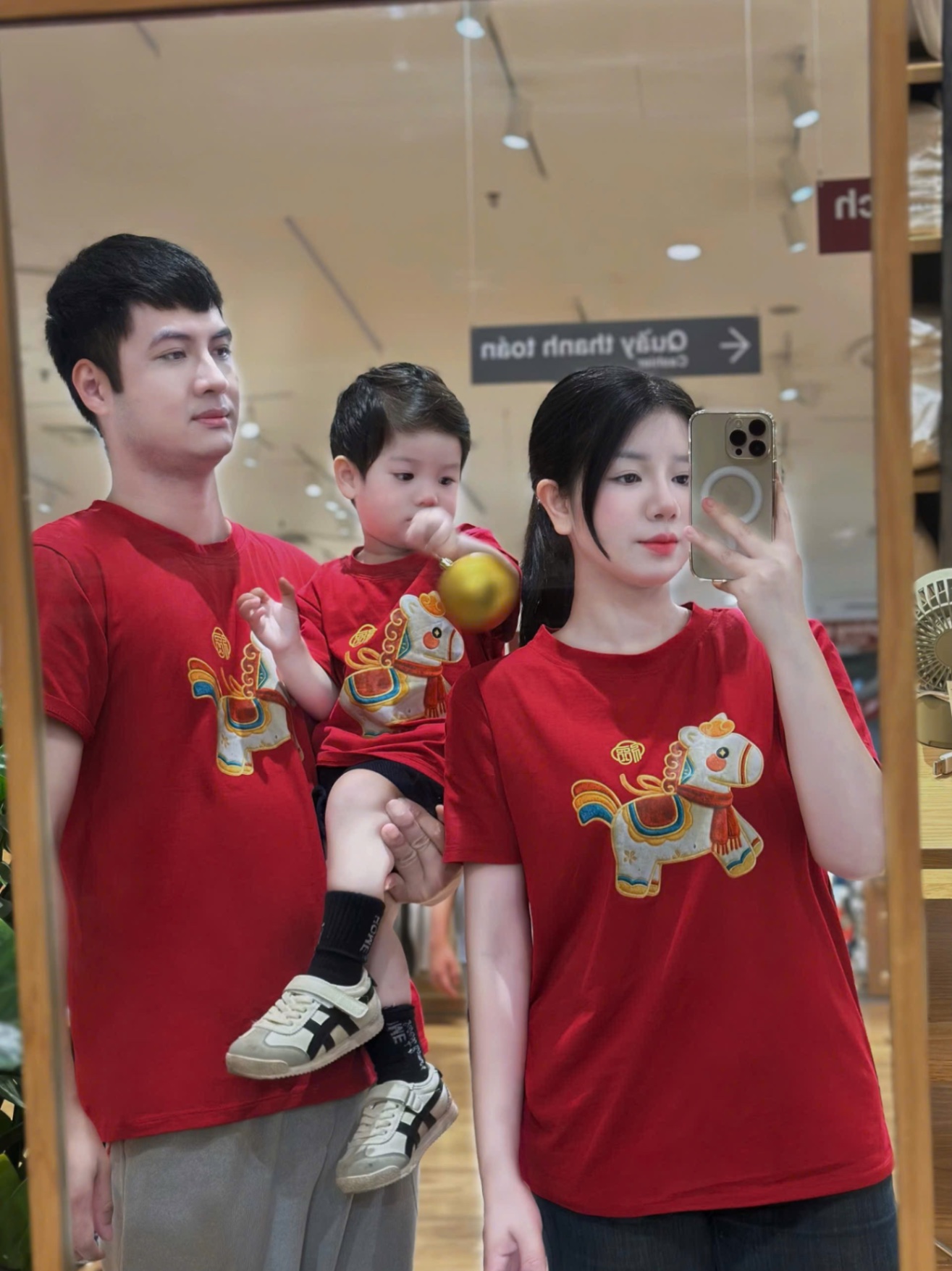 AB863 - ÁO PHÔNG GIA ĐÌNH ĐỎ NGỰA PONY KHĂN ĐỎ