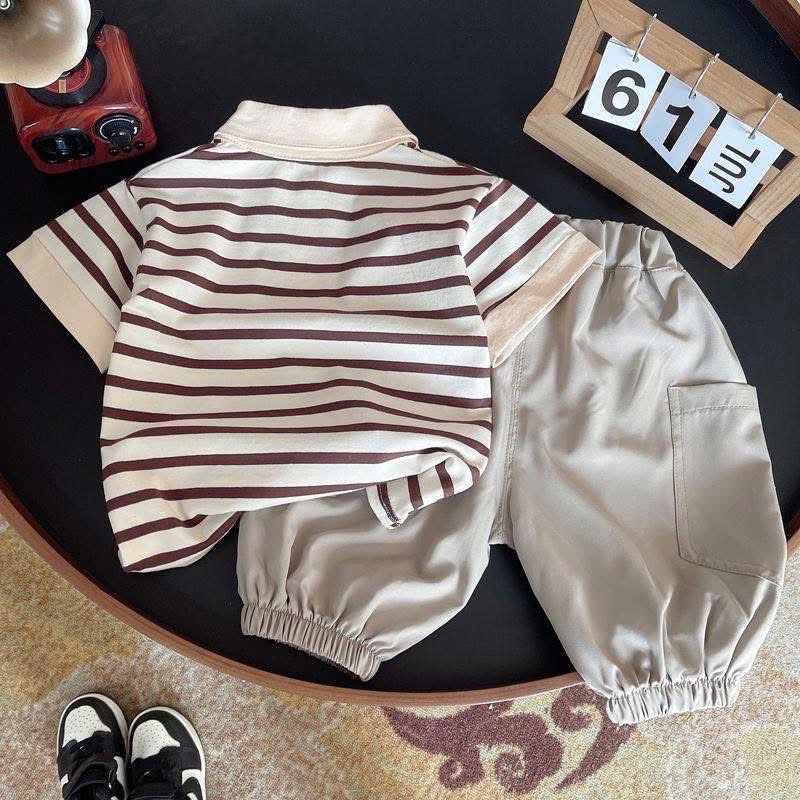 T105 - BỘ BÉ TRAI ÁO POLO KẺ NÂU QUẦN BOM KAKI XÁM