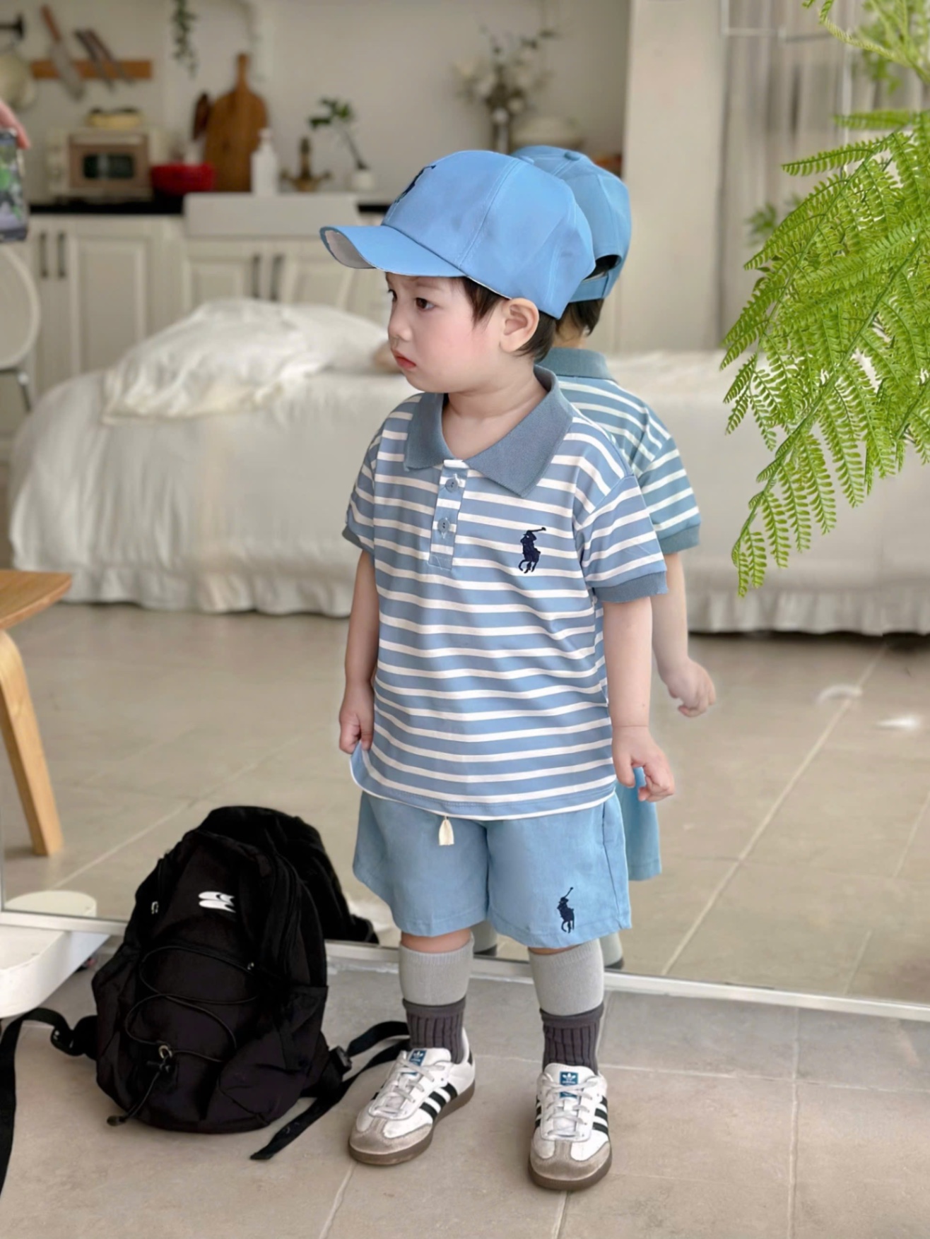 T112 - BỘ ĐÙI BÉ TRAI ÁO POLO KẺ XANH KỊ SĨ KÈM MŨ