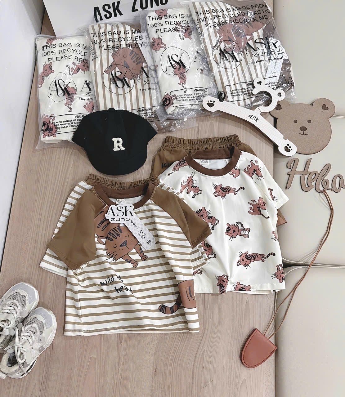 T106 - SET 2 BỘ ĐÙI BÉ TRAI IN MÈO NÂU kẻ be