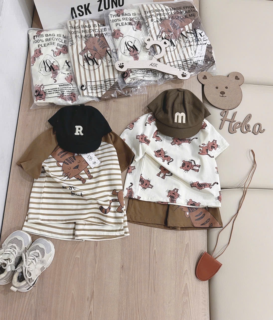 T106 - SET 2 BỘ ĐÙI BÉ TRAI IN MÈO NÂU kẻ be