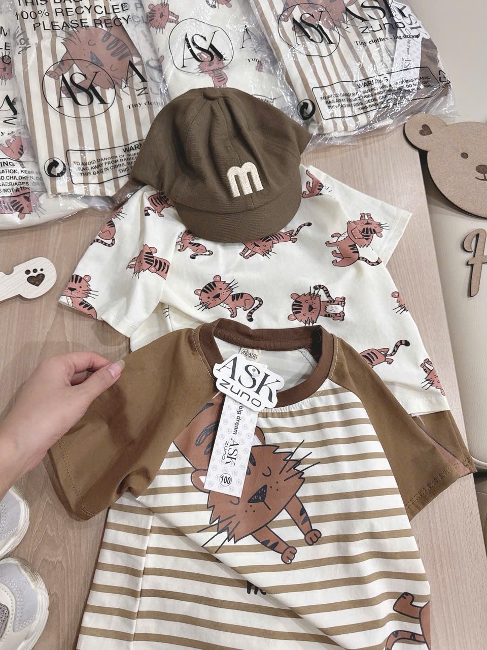 T106 - SET 2 BỘ ĐÙI BÉ TRAI IN MÈO NÂU kẻ be
