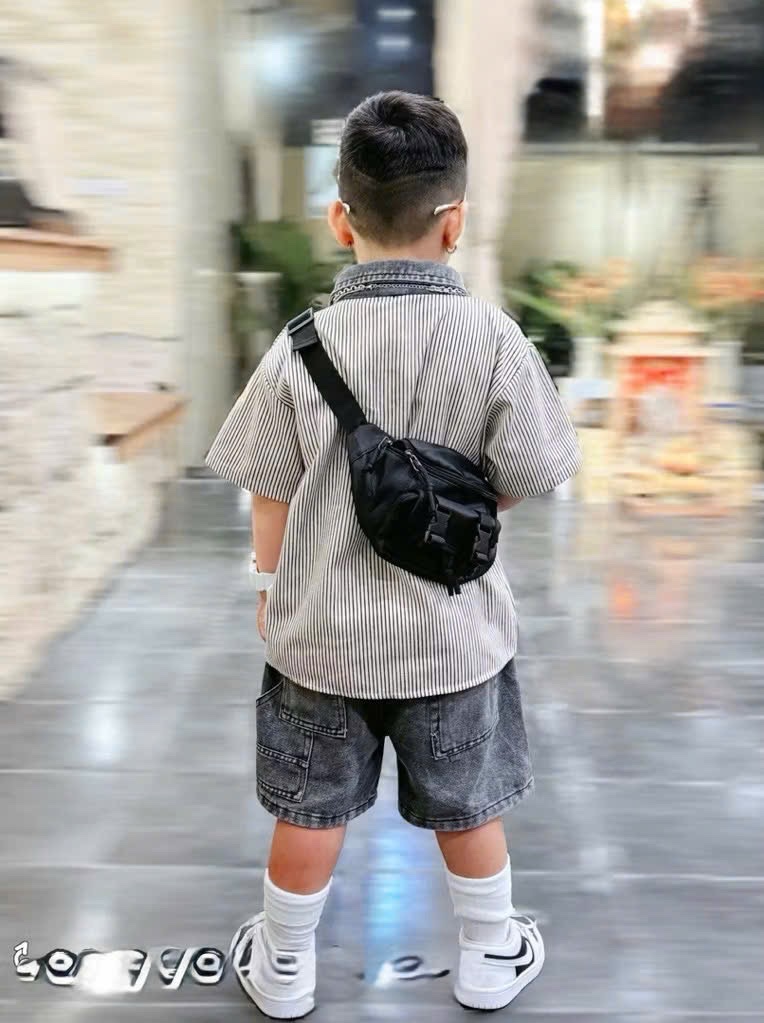 T113 - BỘ ĐÙI BÉ TRAI ÁO SƠ MI SỌC XÁM PHỐI QUẦN BÒ
