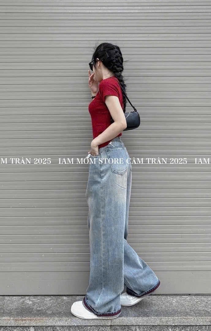 QNU666 - QUẦN JEANS SUÔNG XANH NHẠT CẠP GẤU ĐỎ