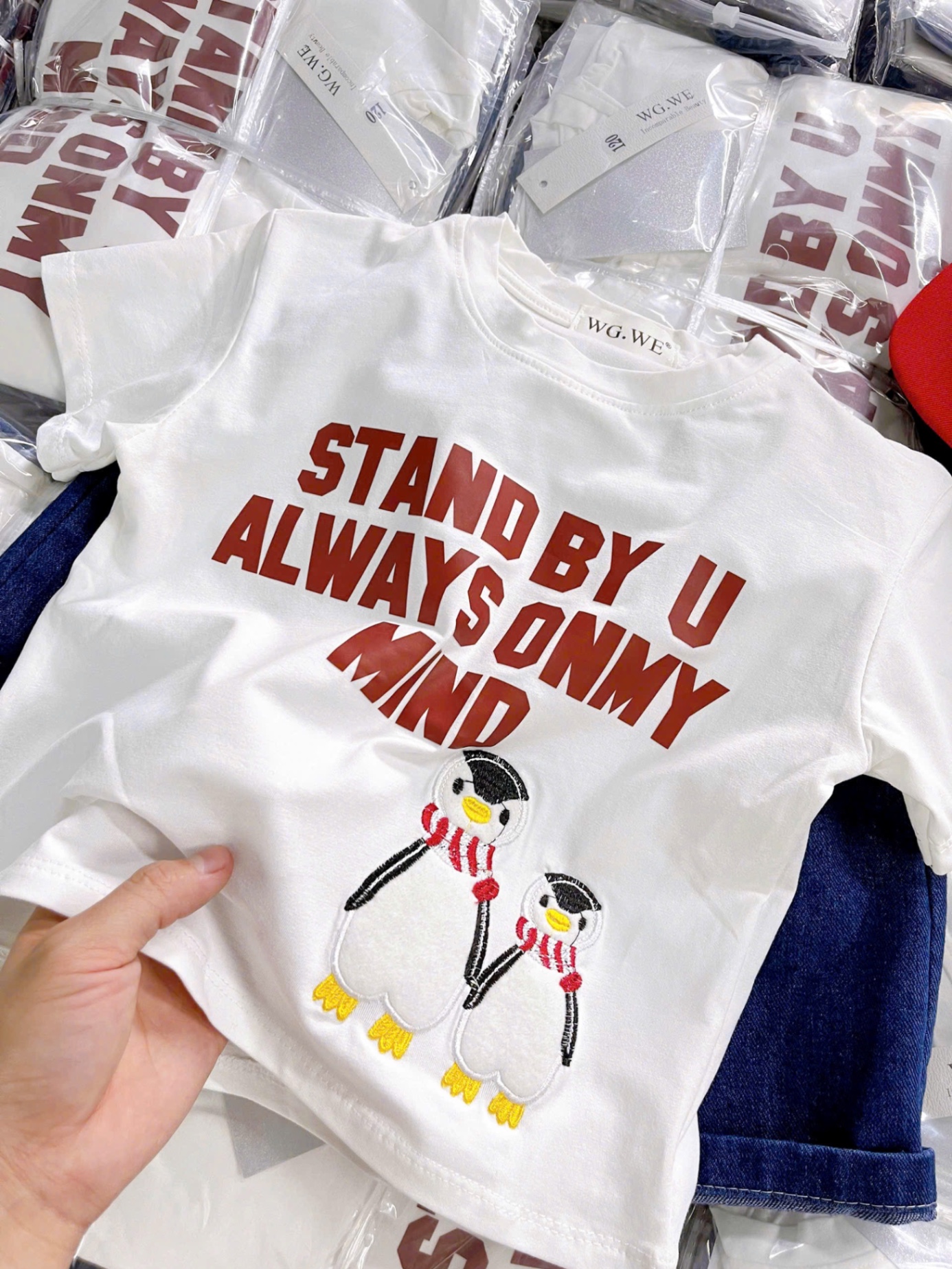 T126 - BỘ ĐÙI BÉ TRAI ÁO TRẮNG CÁNH CỤT STAND QUẦN BÒ KÈM MŨ