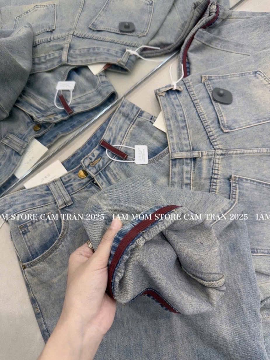 QNU666 - QUẦN JEANS SUÔNG XANH NHẠT CẠP GẤU ĐỎ