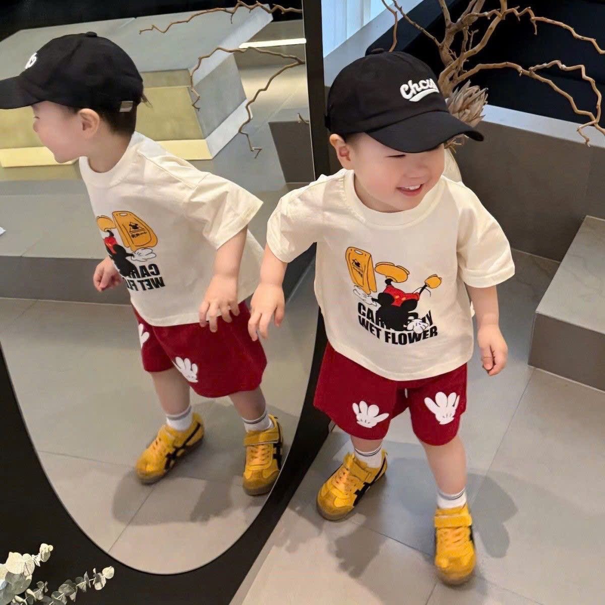 T127 - BỘ ĐÙI BÉ TRAI ÁO TRẮNG MICKEY QUẦN ĐỎ