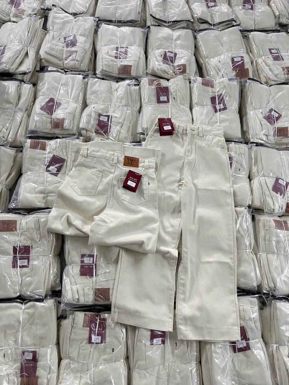 QNU669 - QUẦN JEANS SUÔNG BE MÁC DA WGWE M686