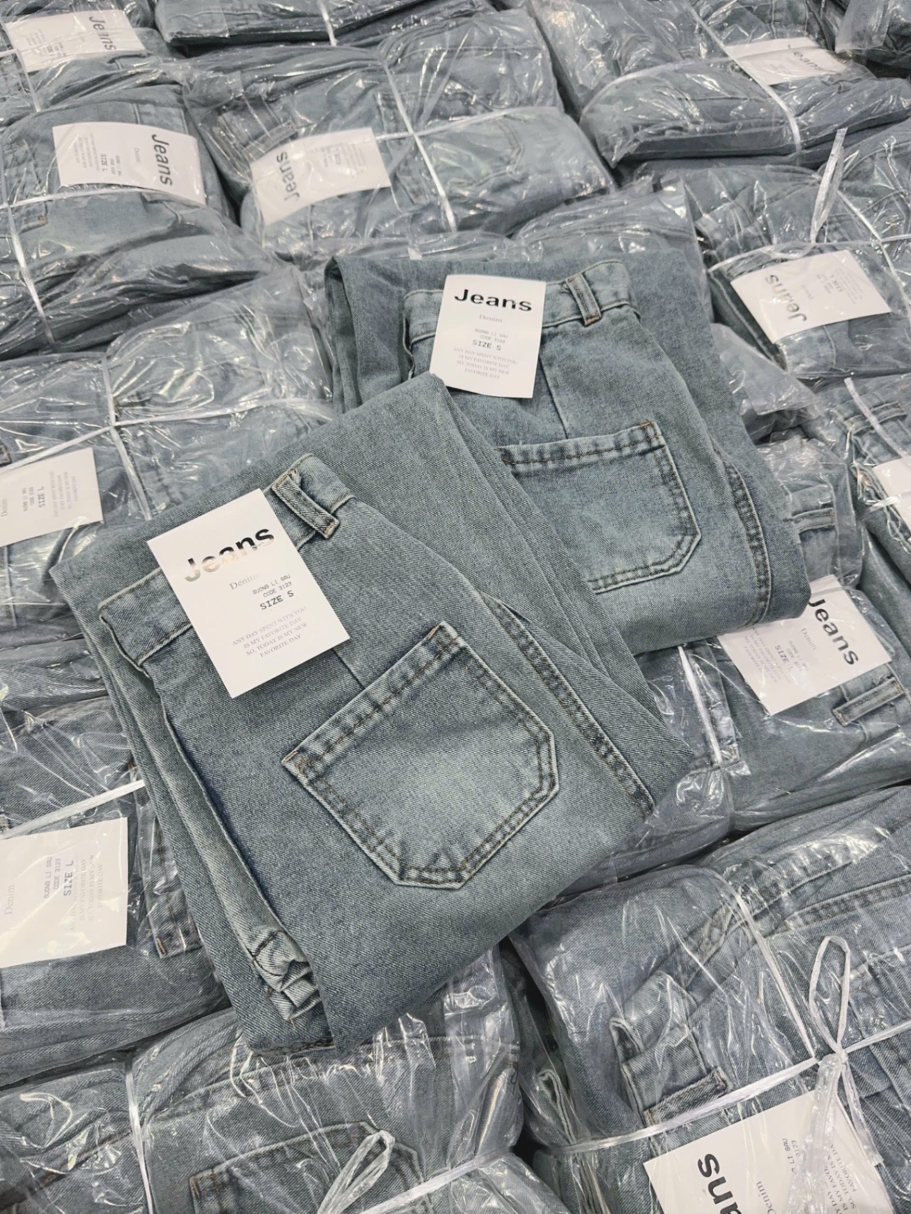 QNU667 - QUẦN JEANS SUÔNG XANH GÂN BÊN LI SAU M3123