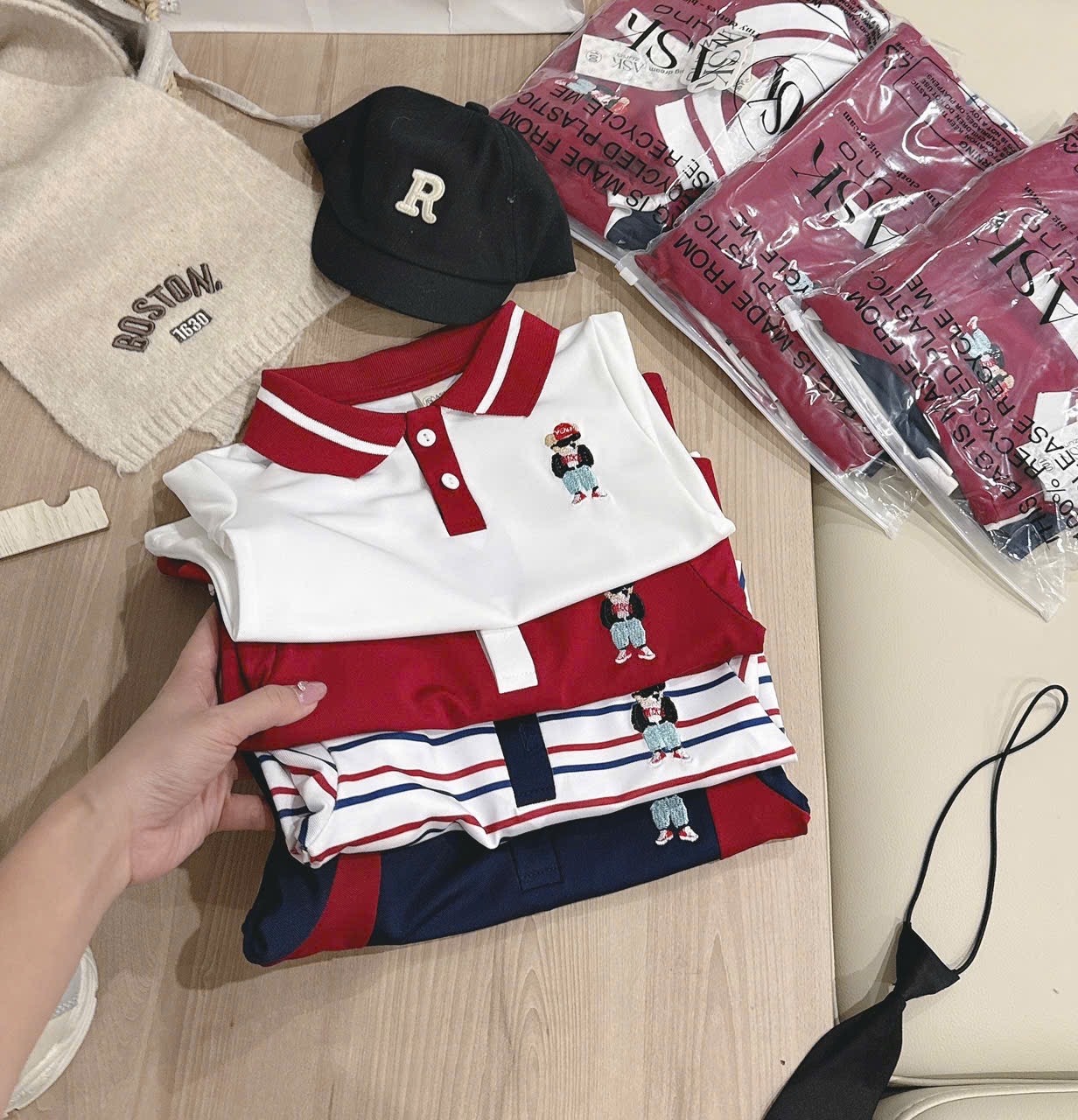 AB879 - SET 4 ÁO POLO BÉ TRAI PHỐI ĐỎ TRẮNG THÊU GẤU