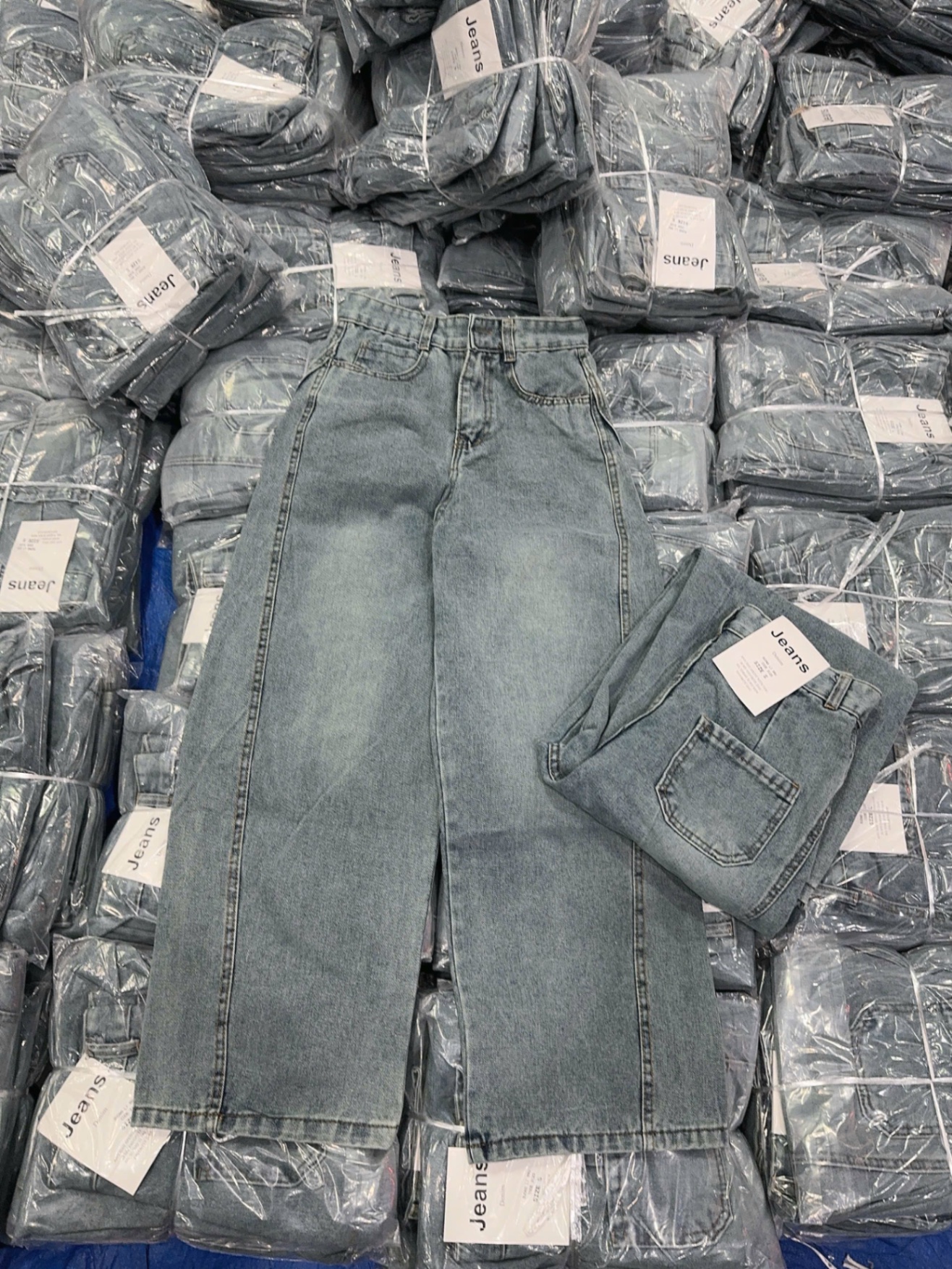 QNU667 - QUẦN JEANS SUÔNG XANH GÂN BÊN LI SAU M3123