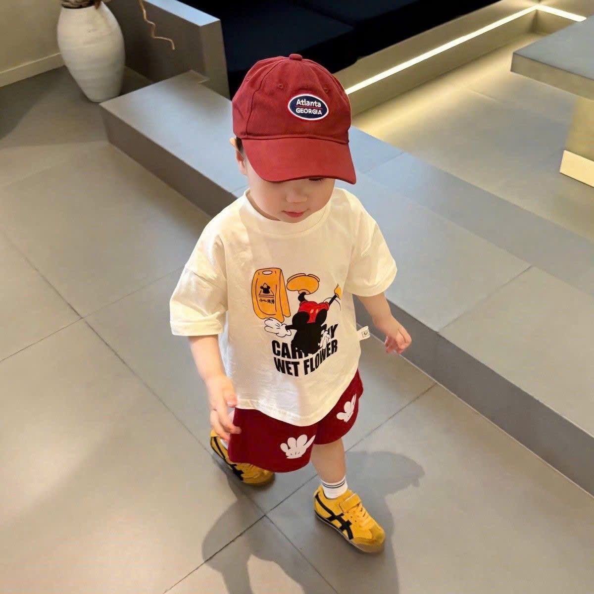T127 - BỘ ĐÙI BÉ TRAI ÁO TRẮNG MICKEY QUẦN ĐỎ